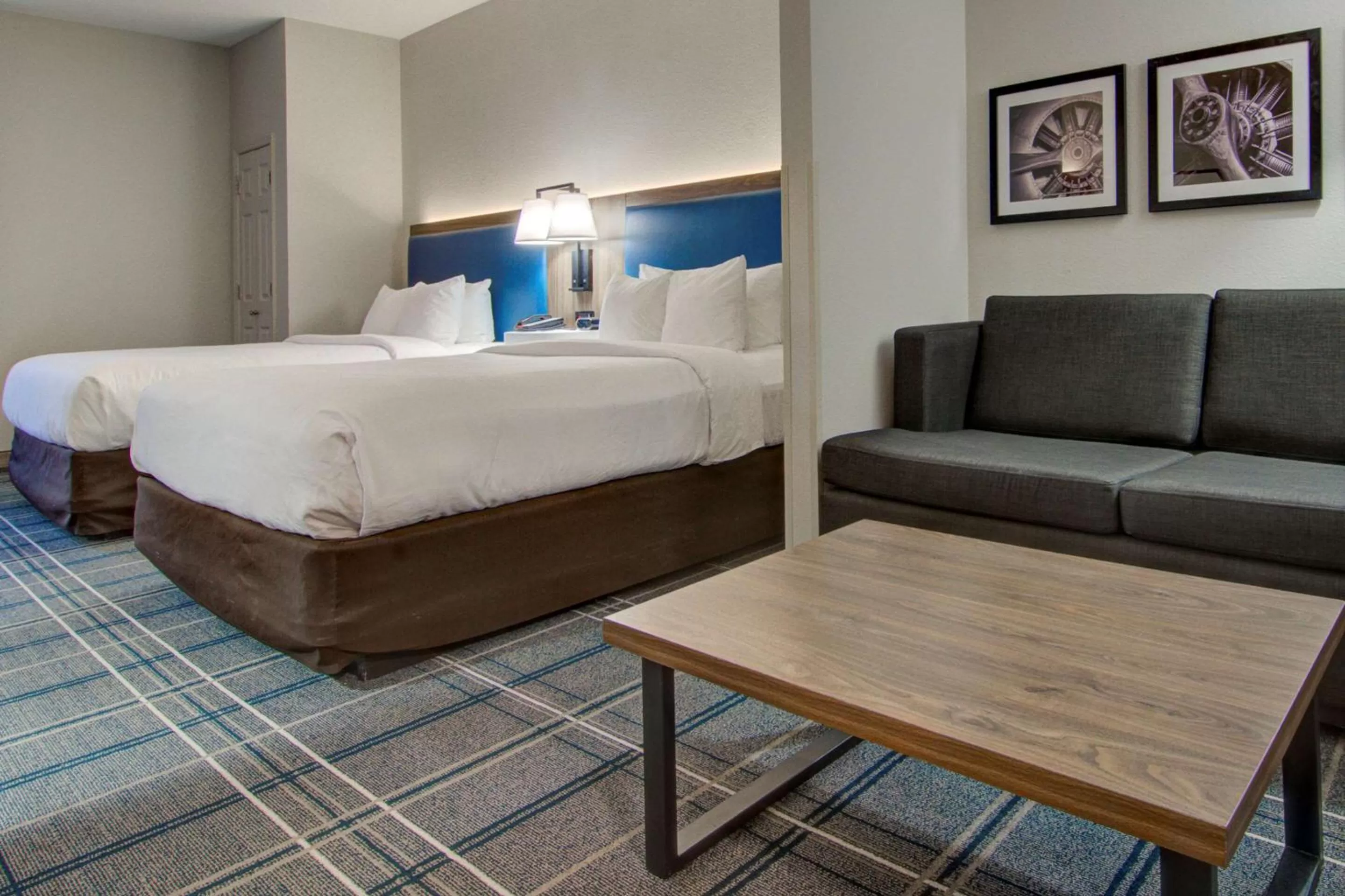 Bedroom, Bed in Comfort Suites Newport News Airport