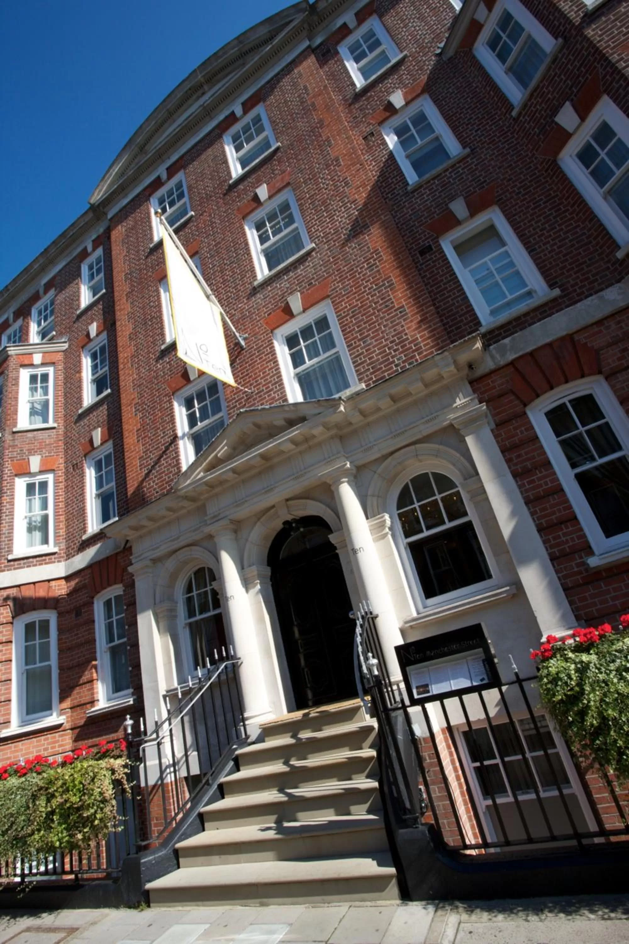 Facade/entrance in Ten Manchester Street Hotel