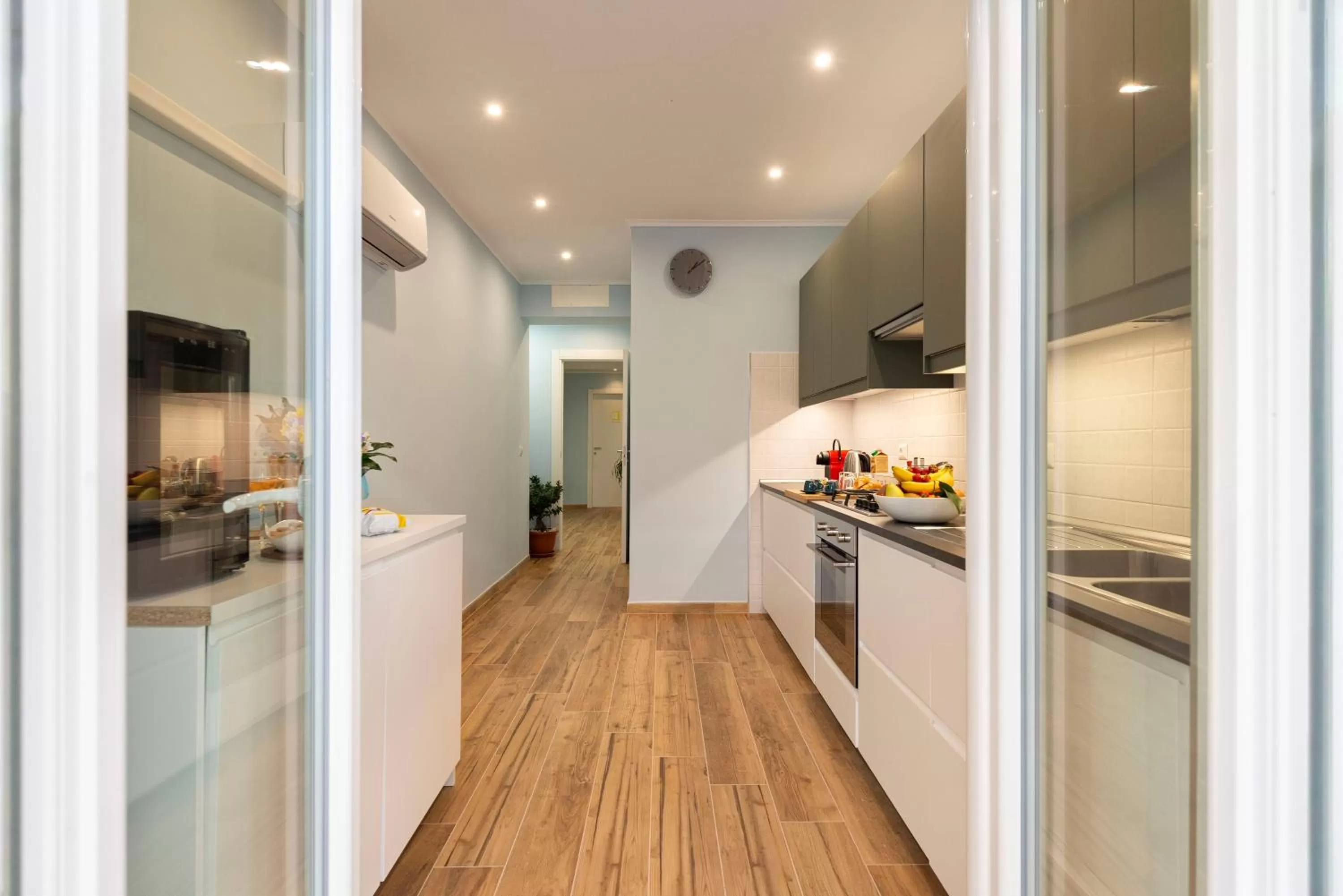 Communal kitchen in RomeCookSea Guest House