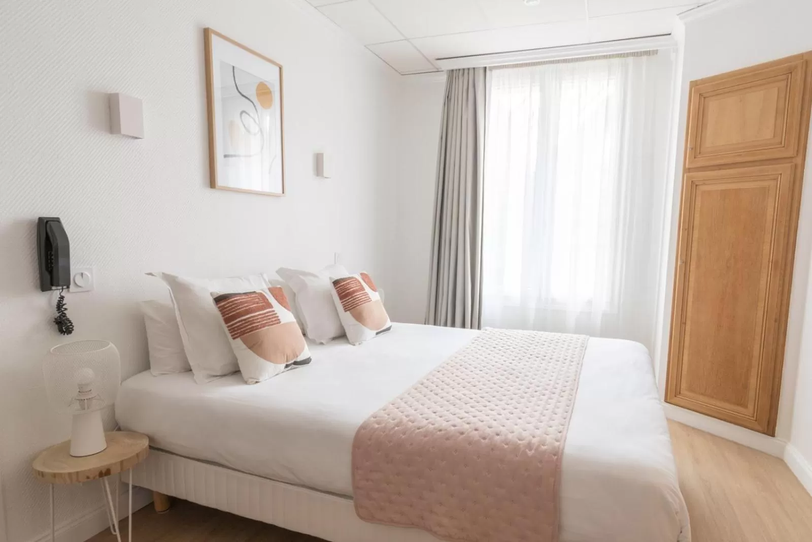 Bed in Hôtel Porte Mars Reims Gare Centre Arena