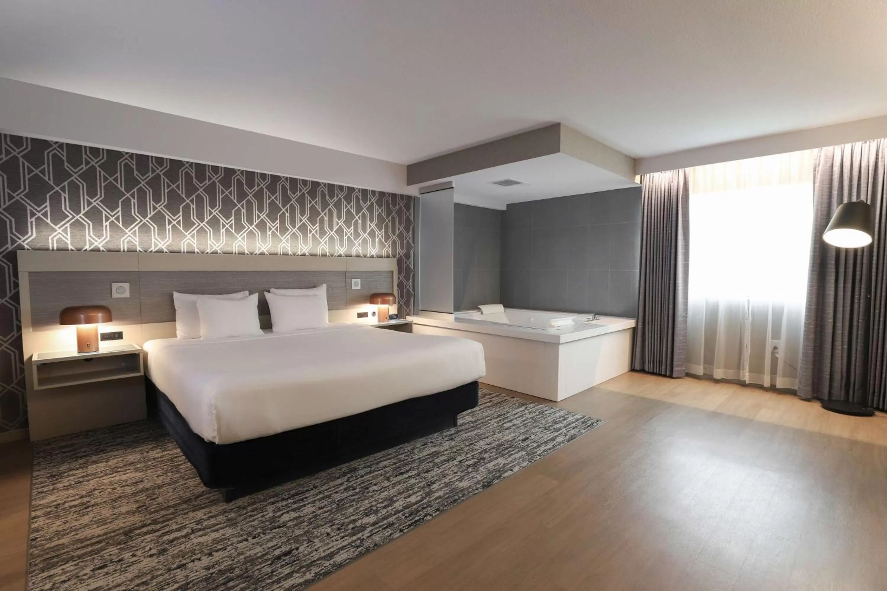 King Suite with Whirlpool in Radisson Plaza Hotel at Kalamazoo Center