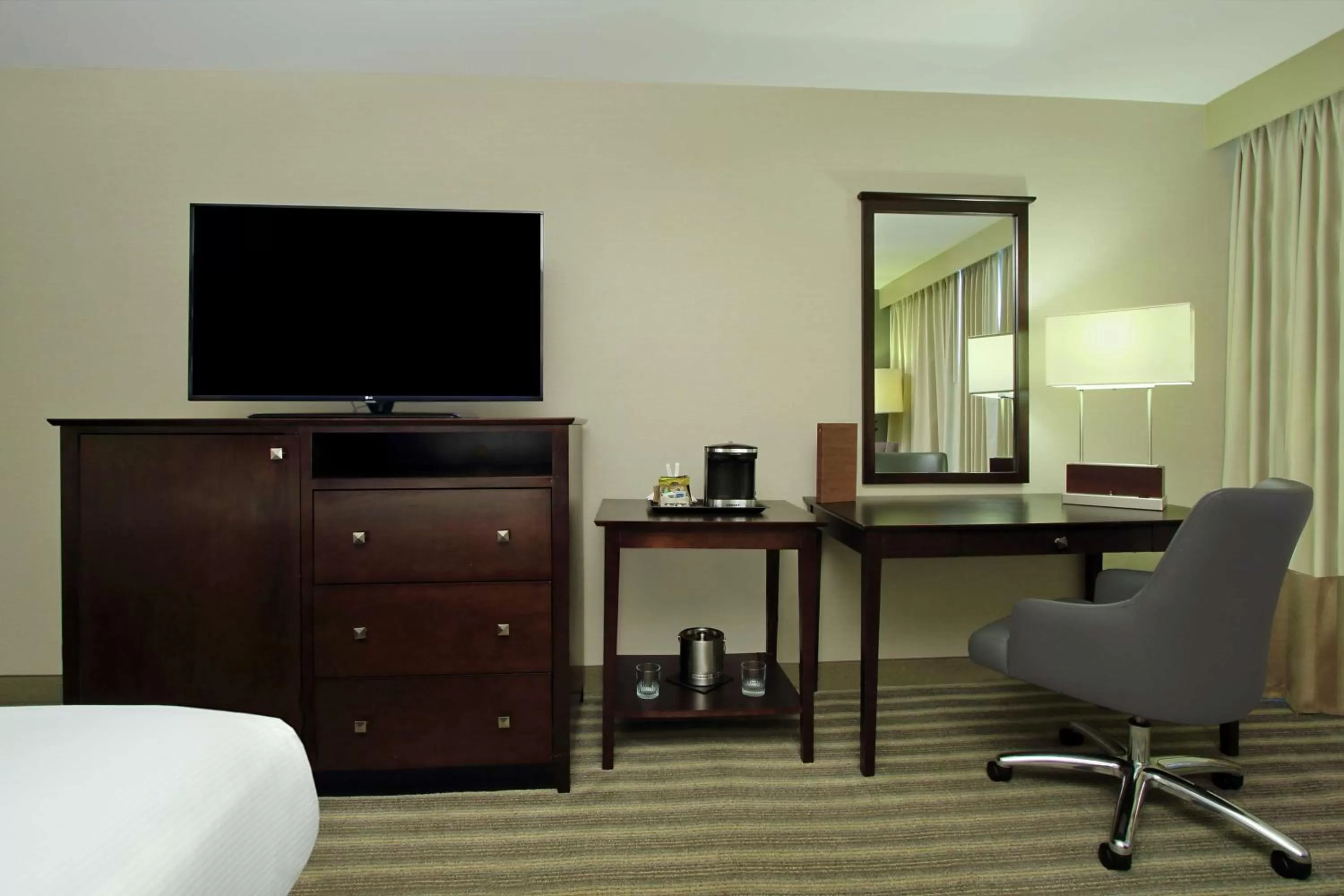 Bedroom in Doubletree by Hilton Newark