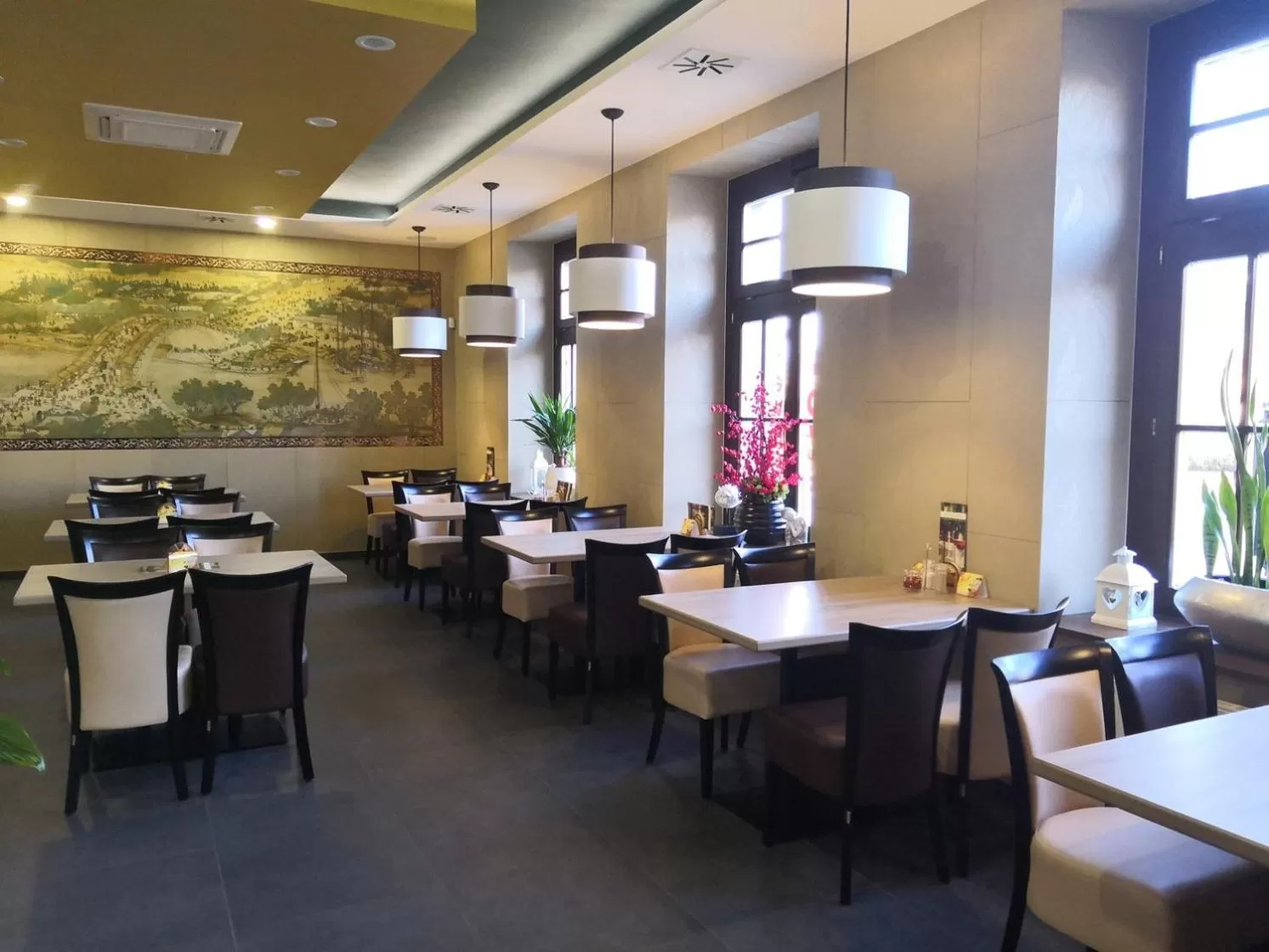 Sun-House Pension - ParkingFree Limited spaces-