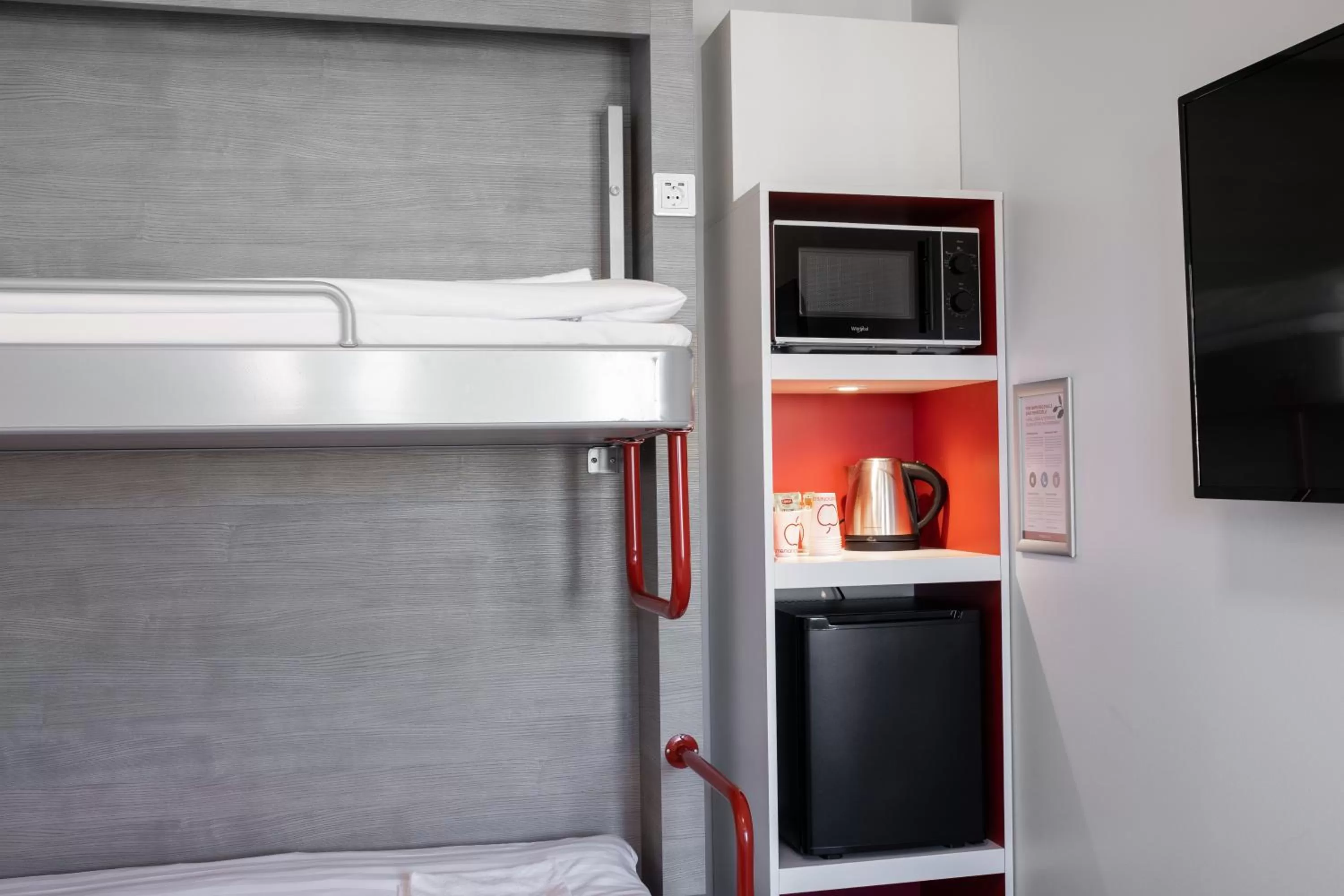 TV and multimedia, Bed in Omena Hotel Vaasa Espen