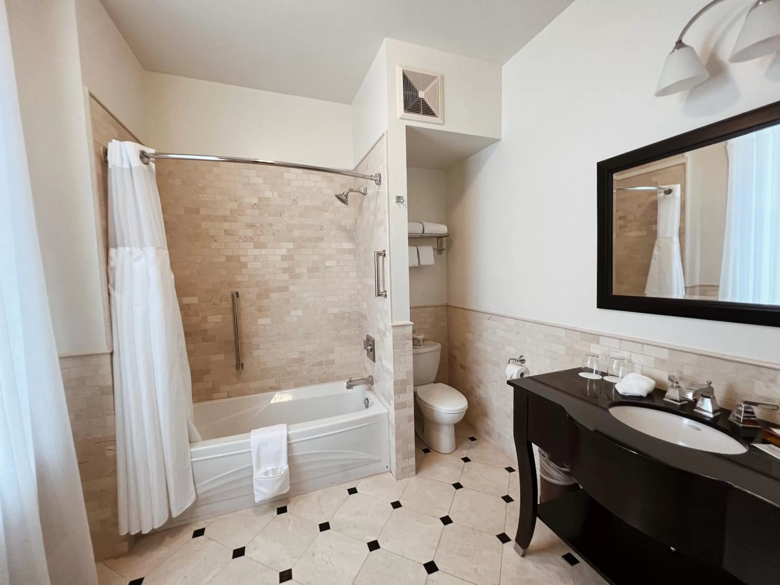 Bathroom in Hotel Manoir D'Auteuil - Par Aneyro