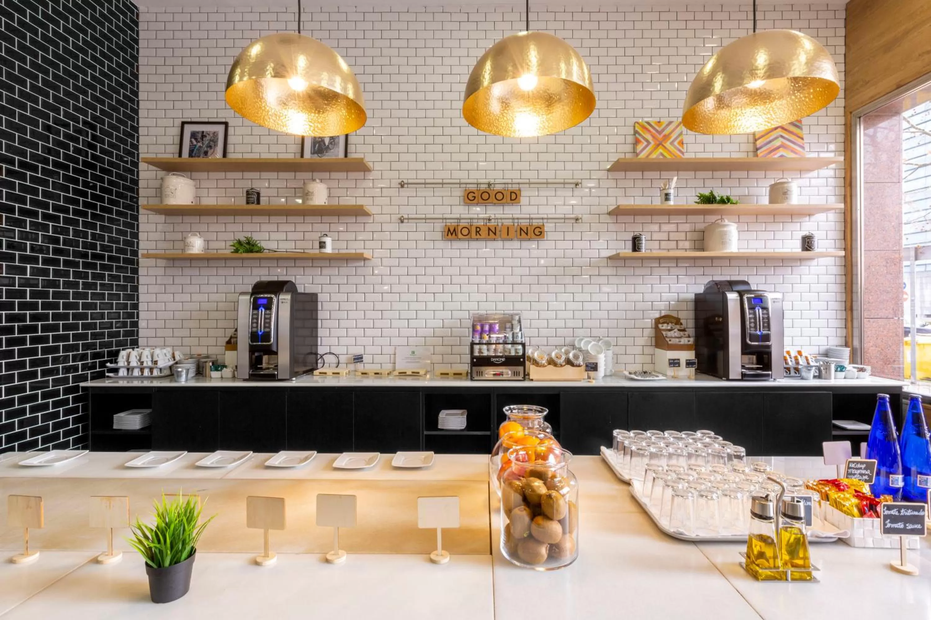 Restaurant/places to eat in Holiday Inn Madrid - Las Tablas by IHG