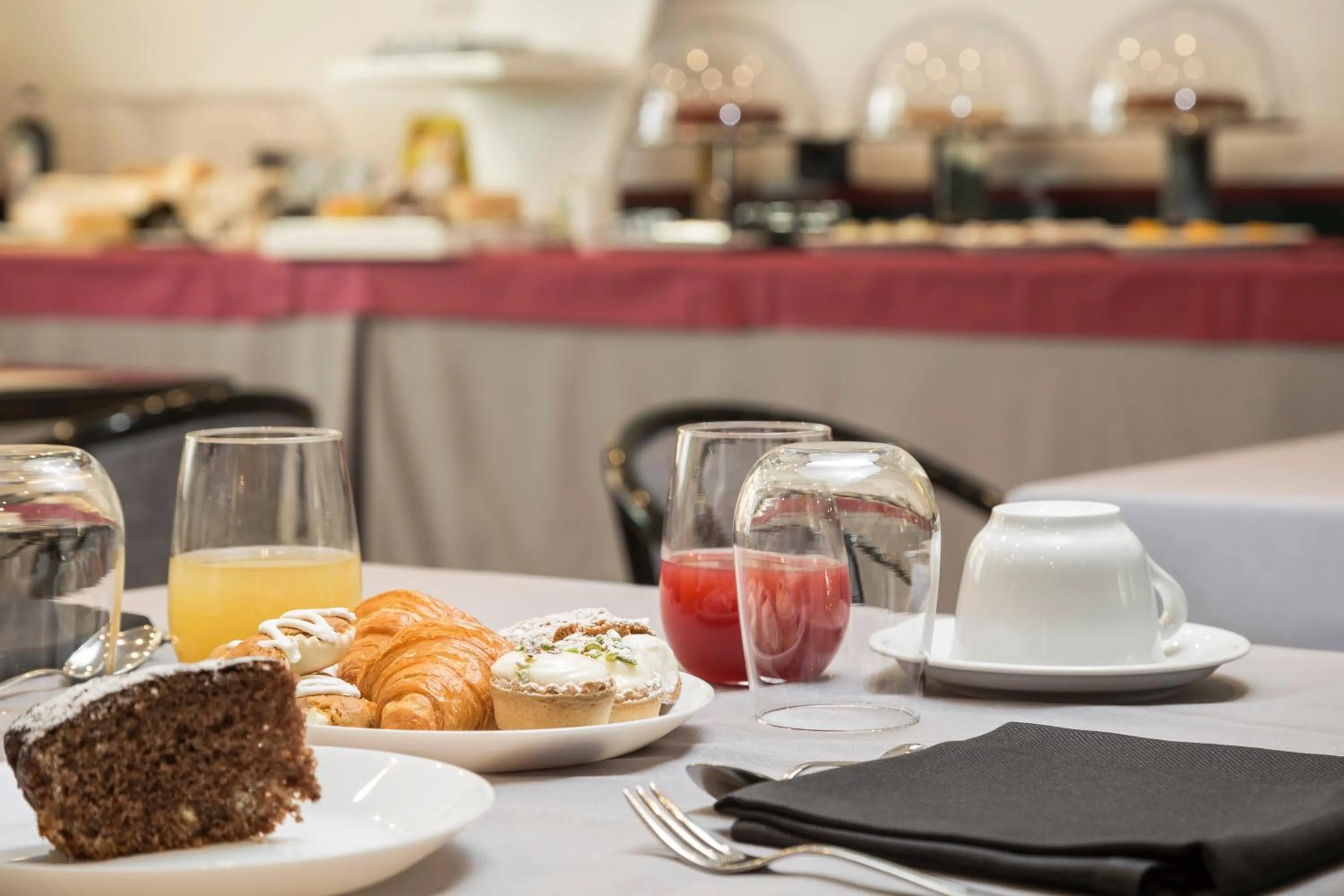 Continental breakfast in Hotel Montreal