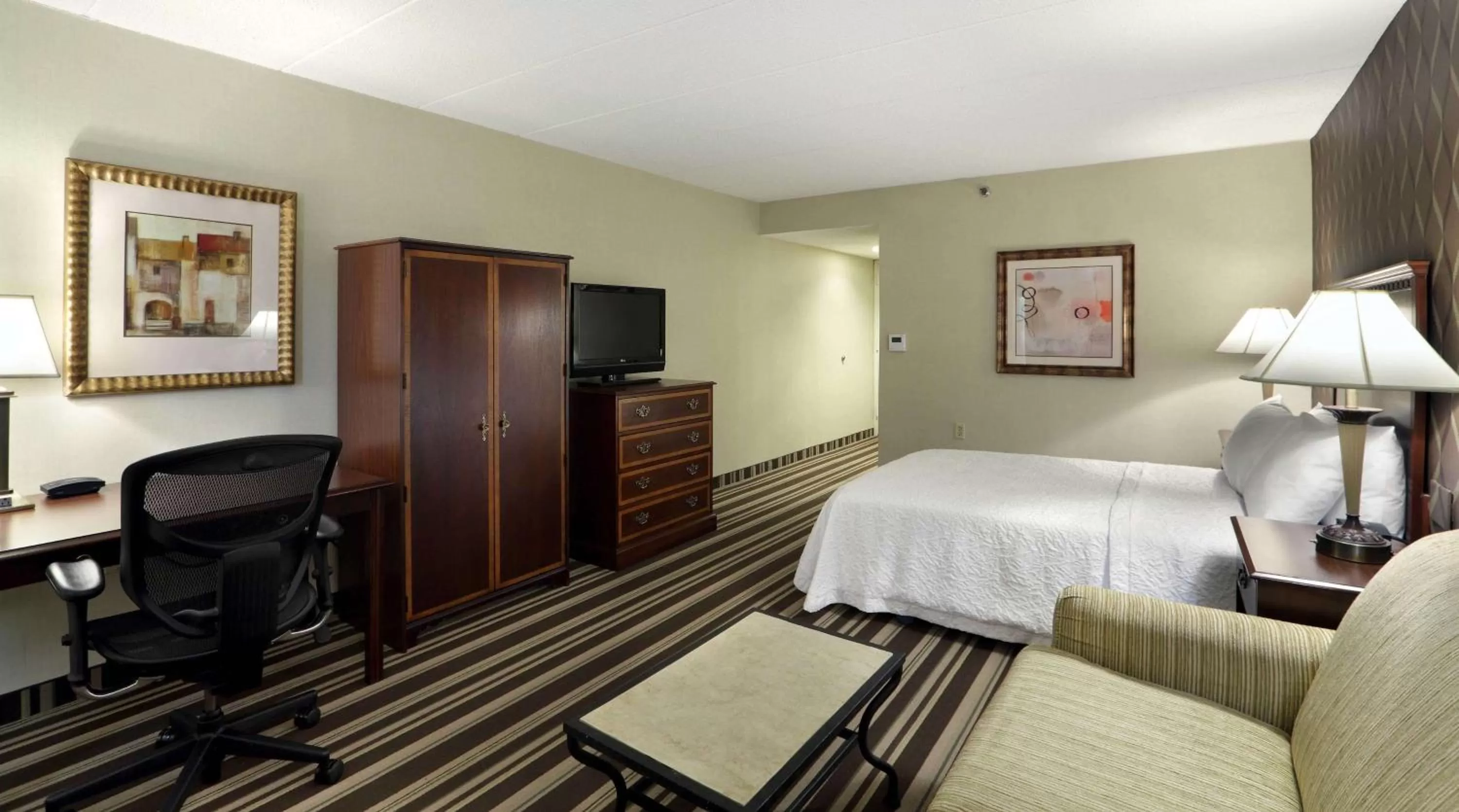 Photo of the whole room, Bed in Hampton Inn Boston-Natick