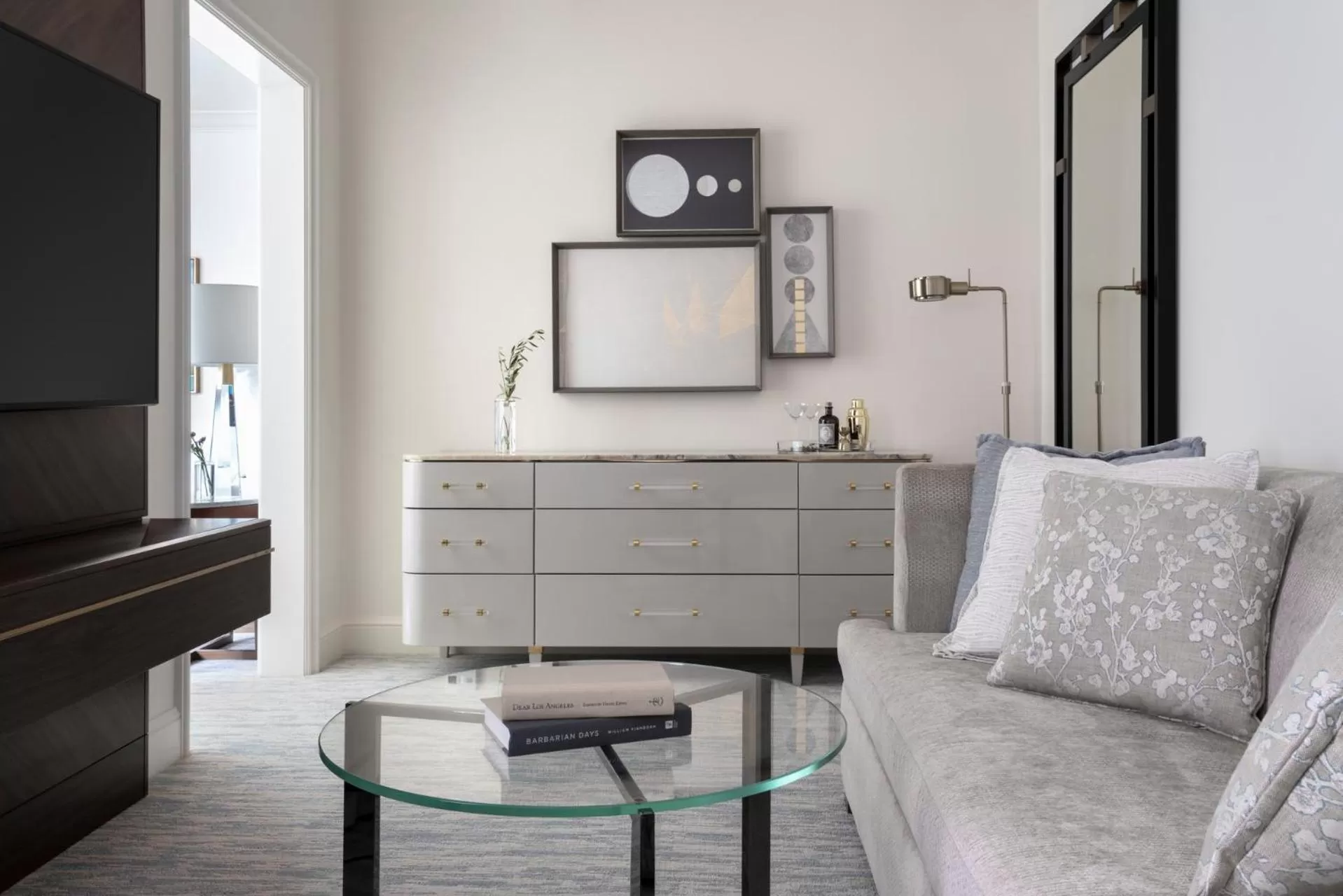 Library in Four Seasons Hotel Westlake Village