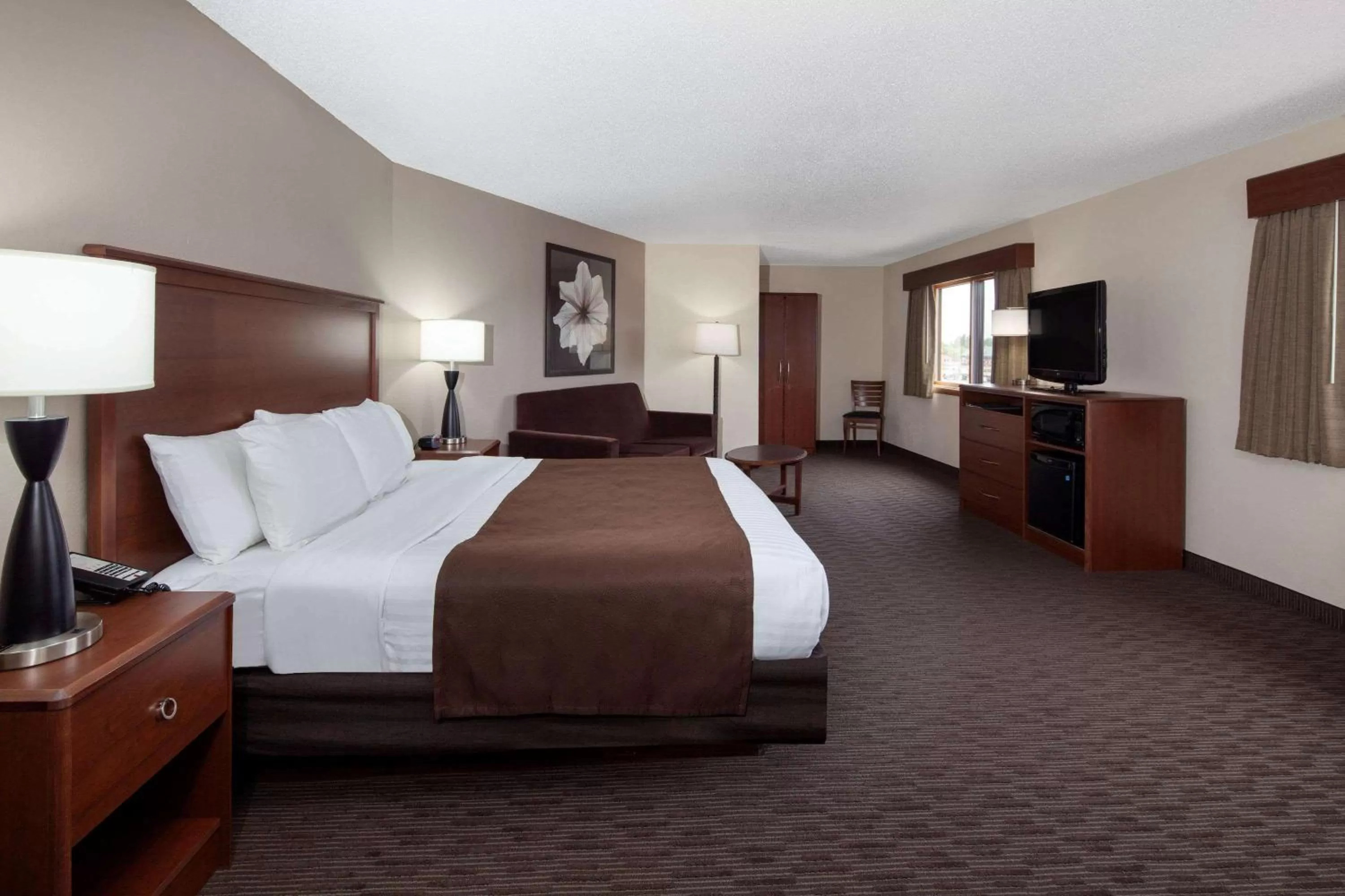 Photo of the whole room, Bed in AmericInn by Wyndham Ironwood