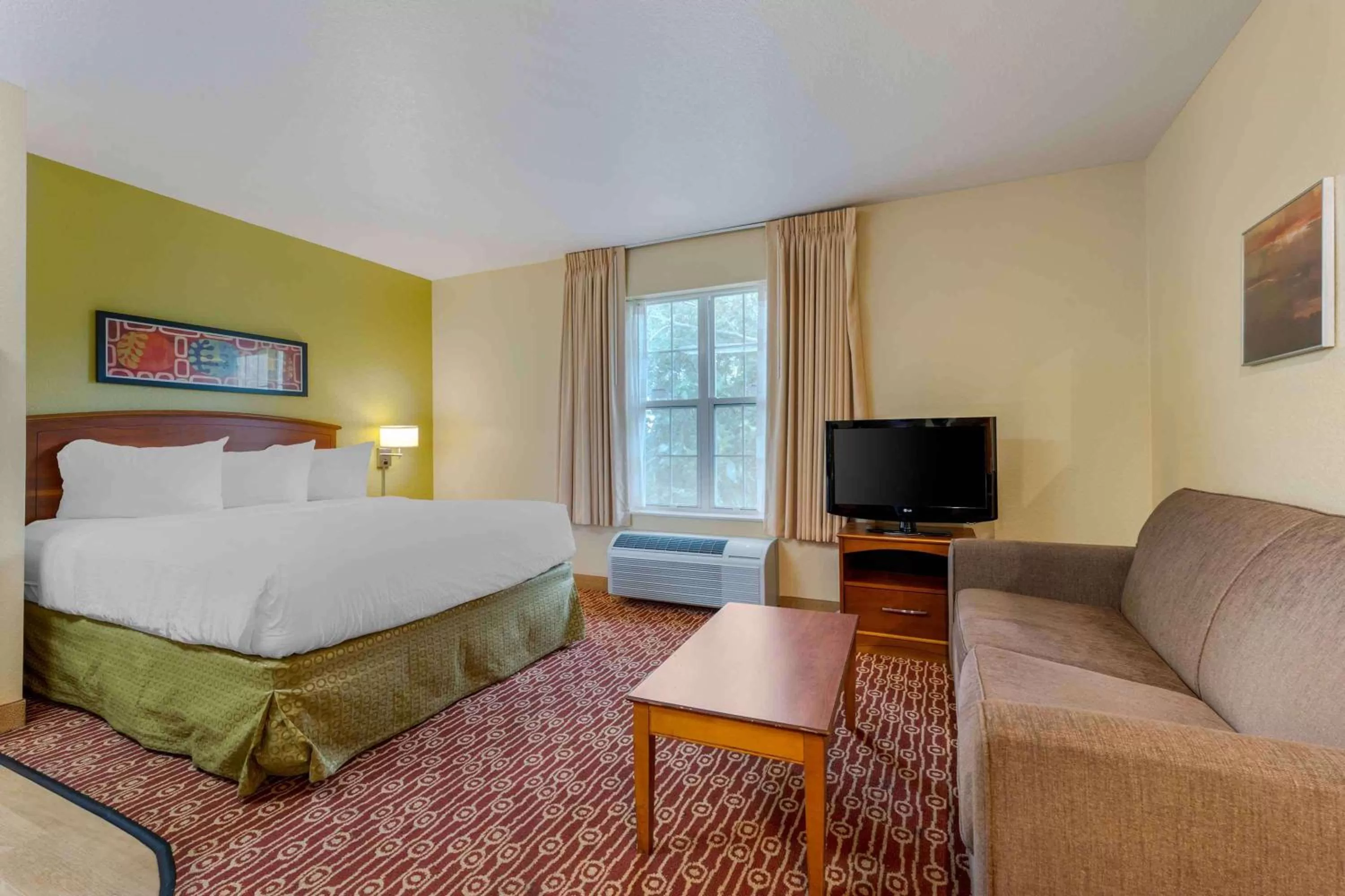 Bedroom, Bed in Extended Stay America Suites - Richmond - Glen Allen - Short Pump