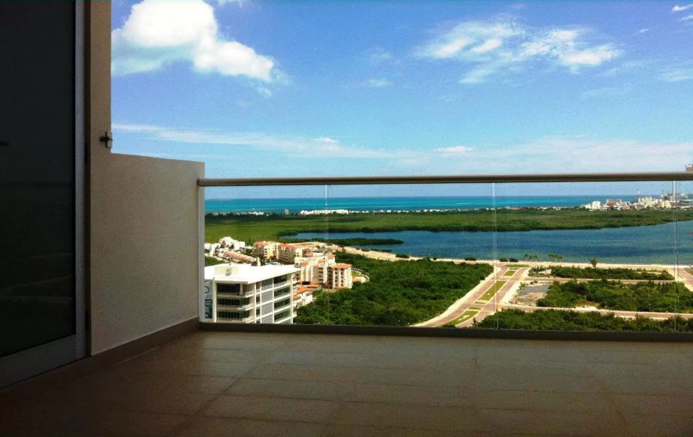 Day in Suites Malecon Cancun