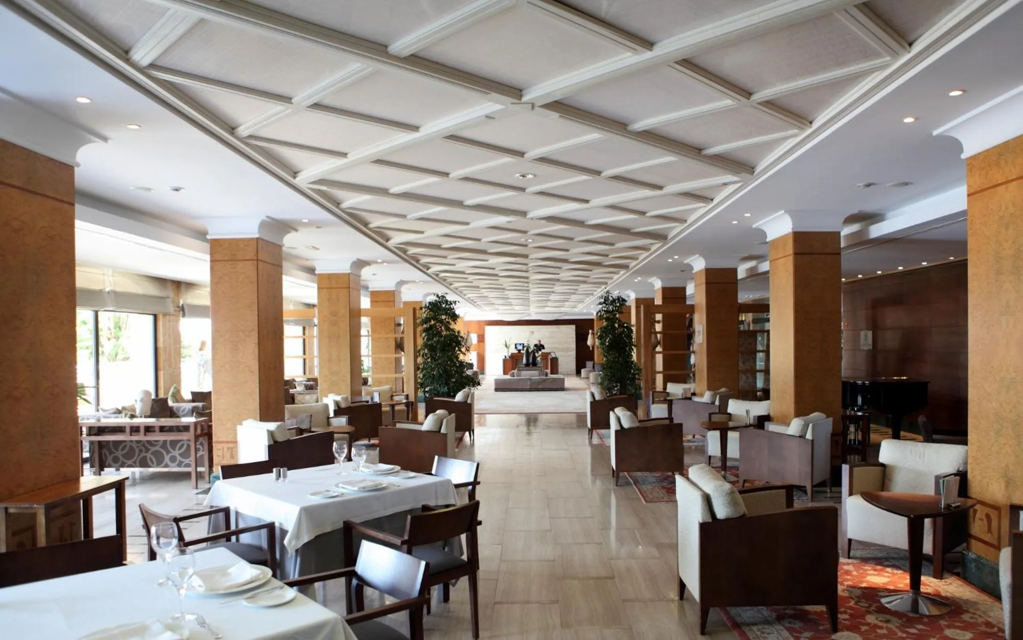 Restaurant/places to eat in Insotel Fenicia Prestige Suites & Spa