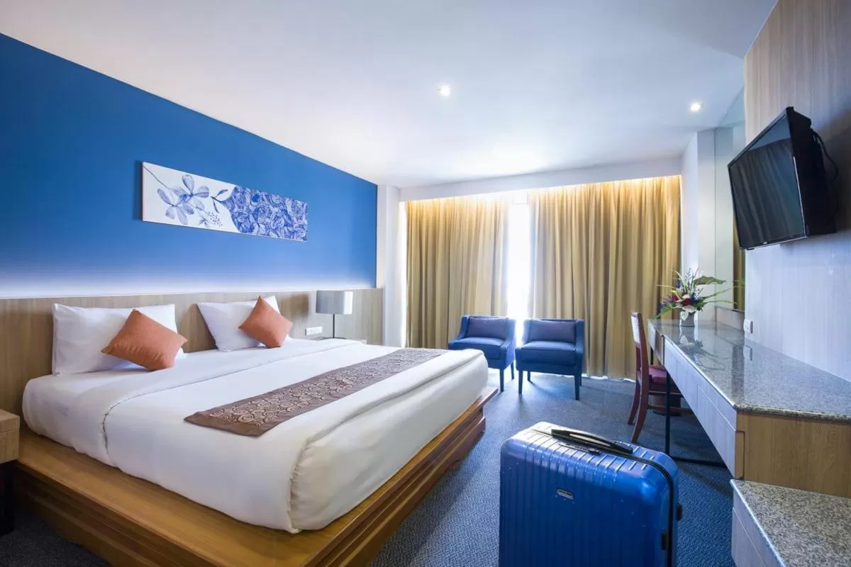 Nearby landmark, Bed in Royal Palace Hotel