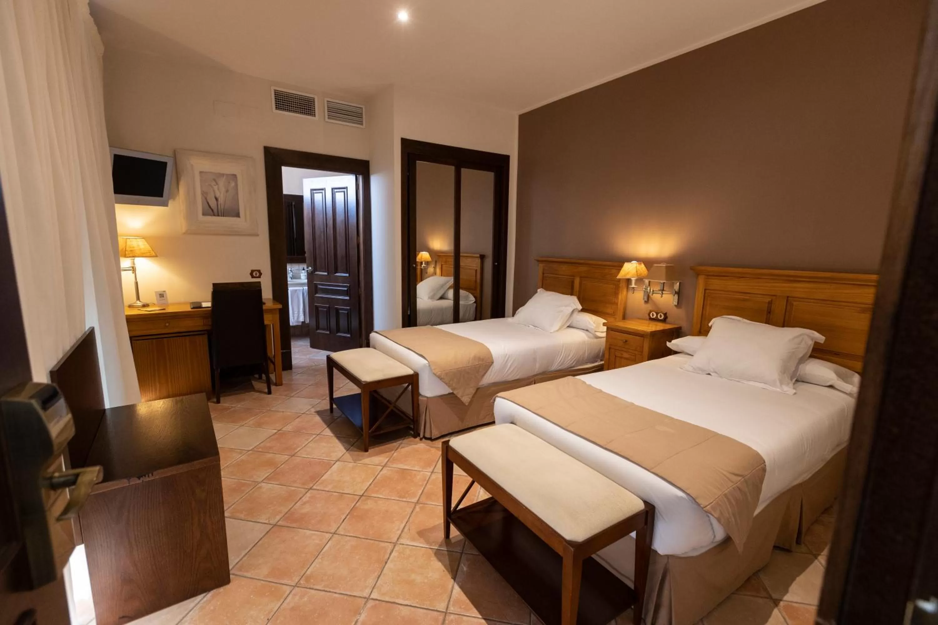 Photo of the whole room, Bed in Hotel Rural OLIVENZA PALACIO