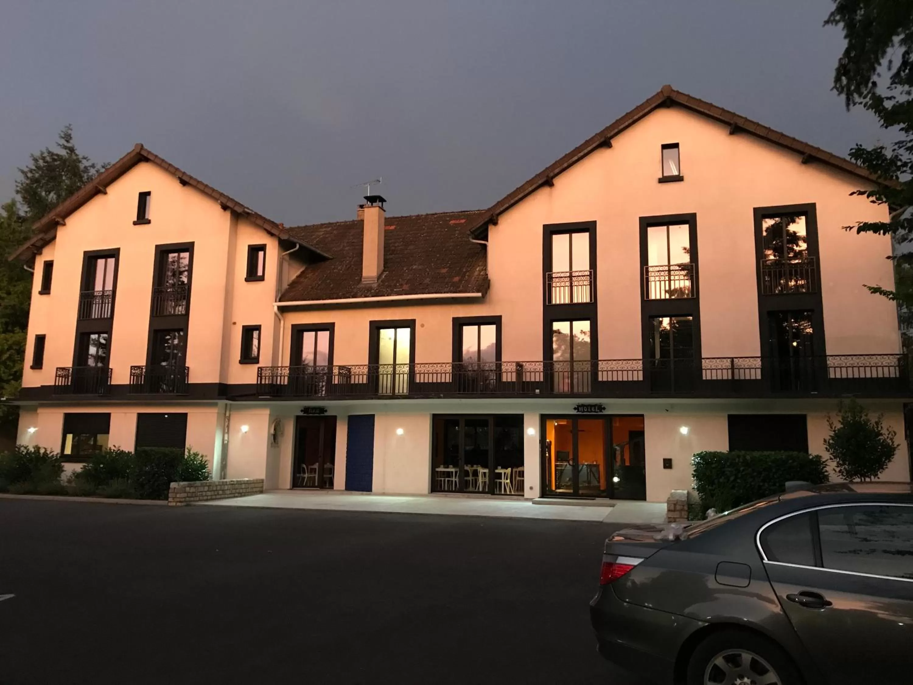 Property building in Logis - Hotel Restaurant La Mire