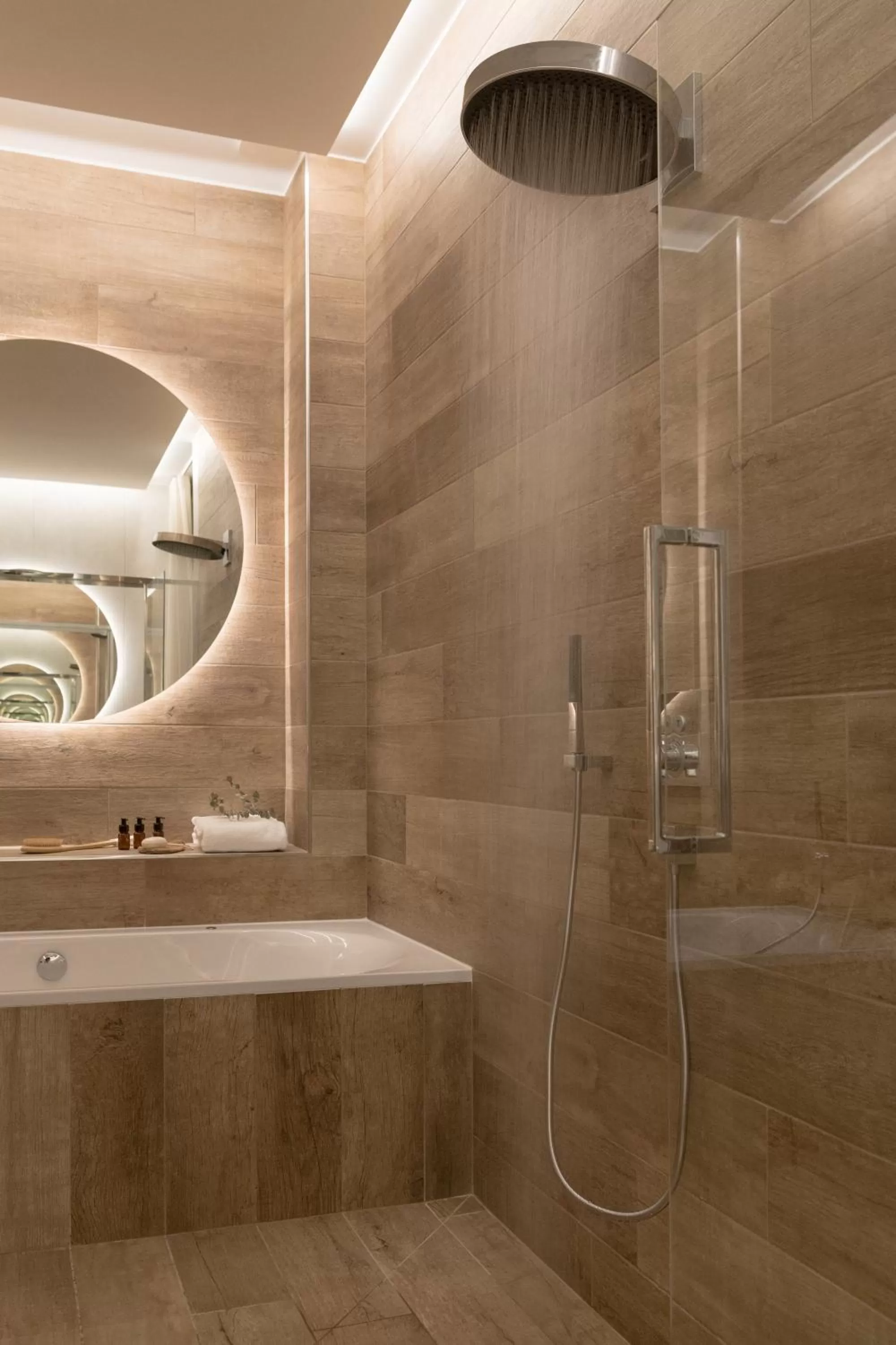 Shower, Bathroom in MiHotel Sala