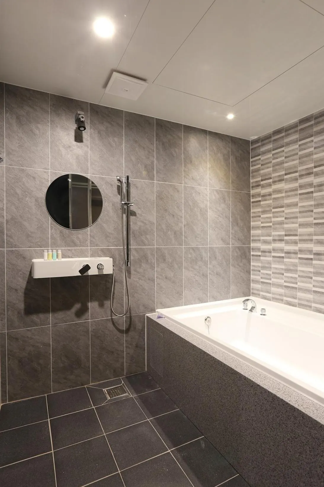 Shower in Le Idea Hotel Busan Station