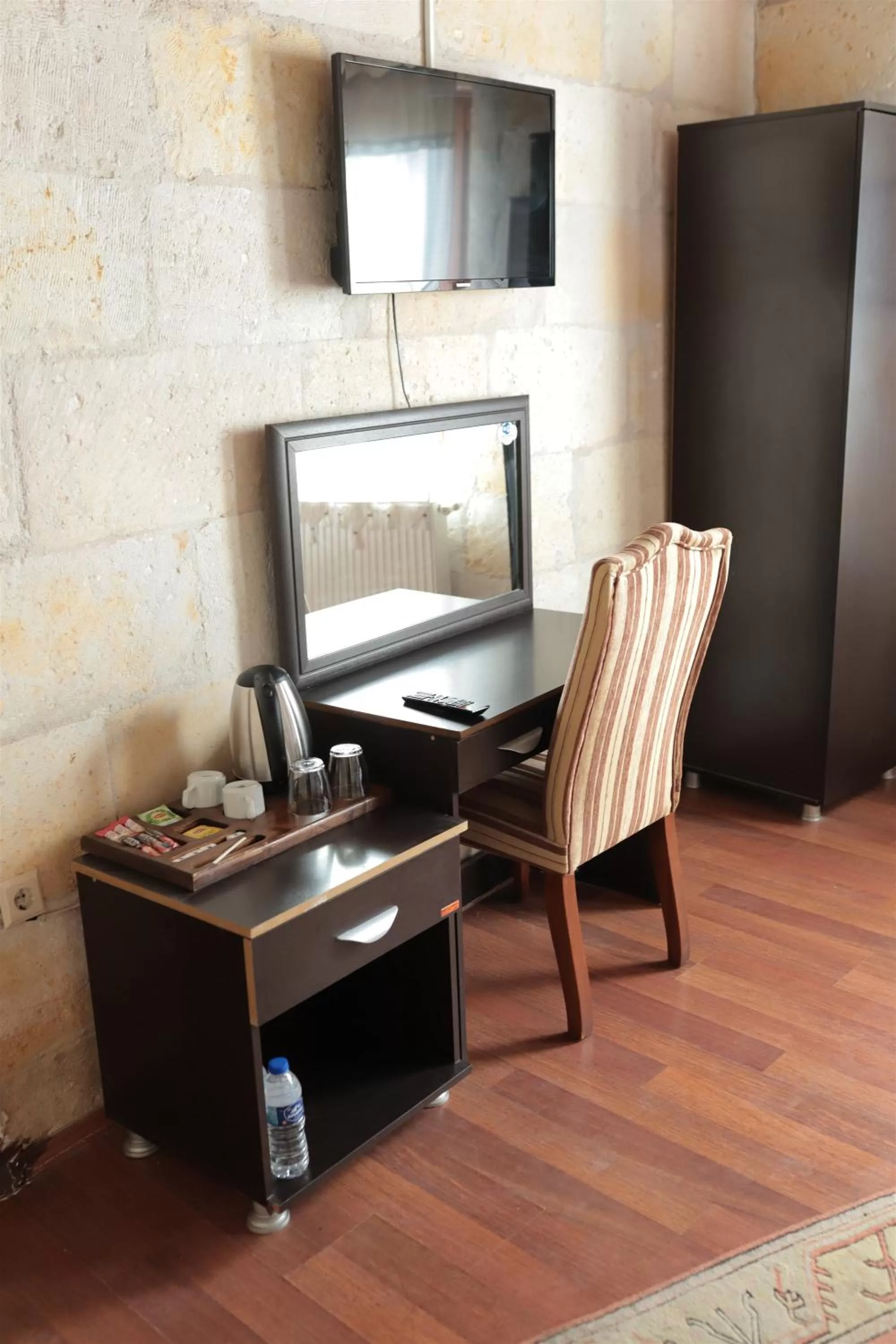 TV and multimedia, TV/Entertainment Center in Guven Cave Hotel