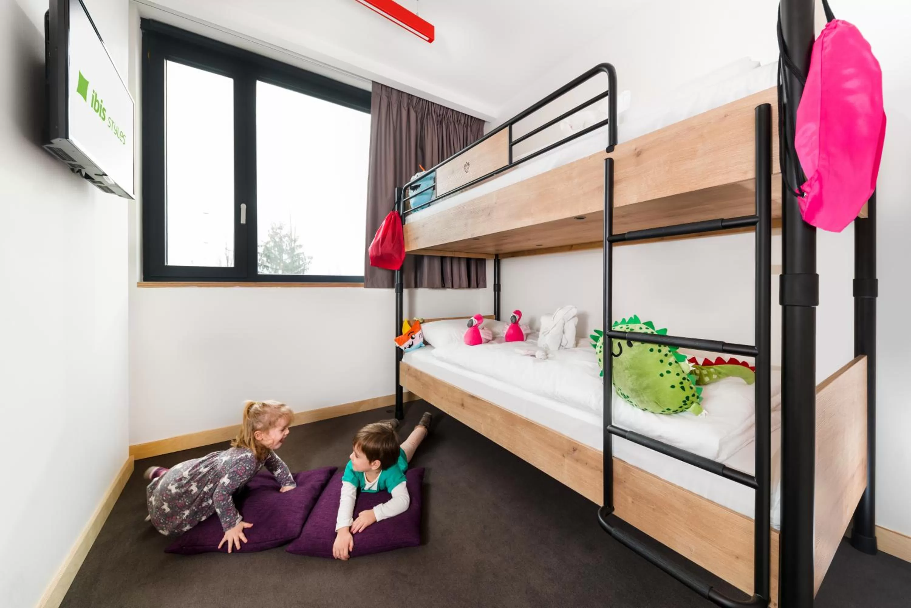 View (from property/room), Bed in ibis Styles Budapest Citywest