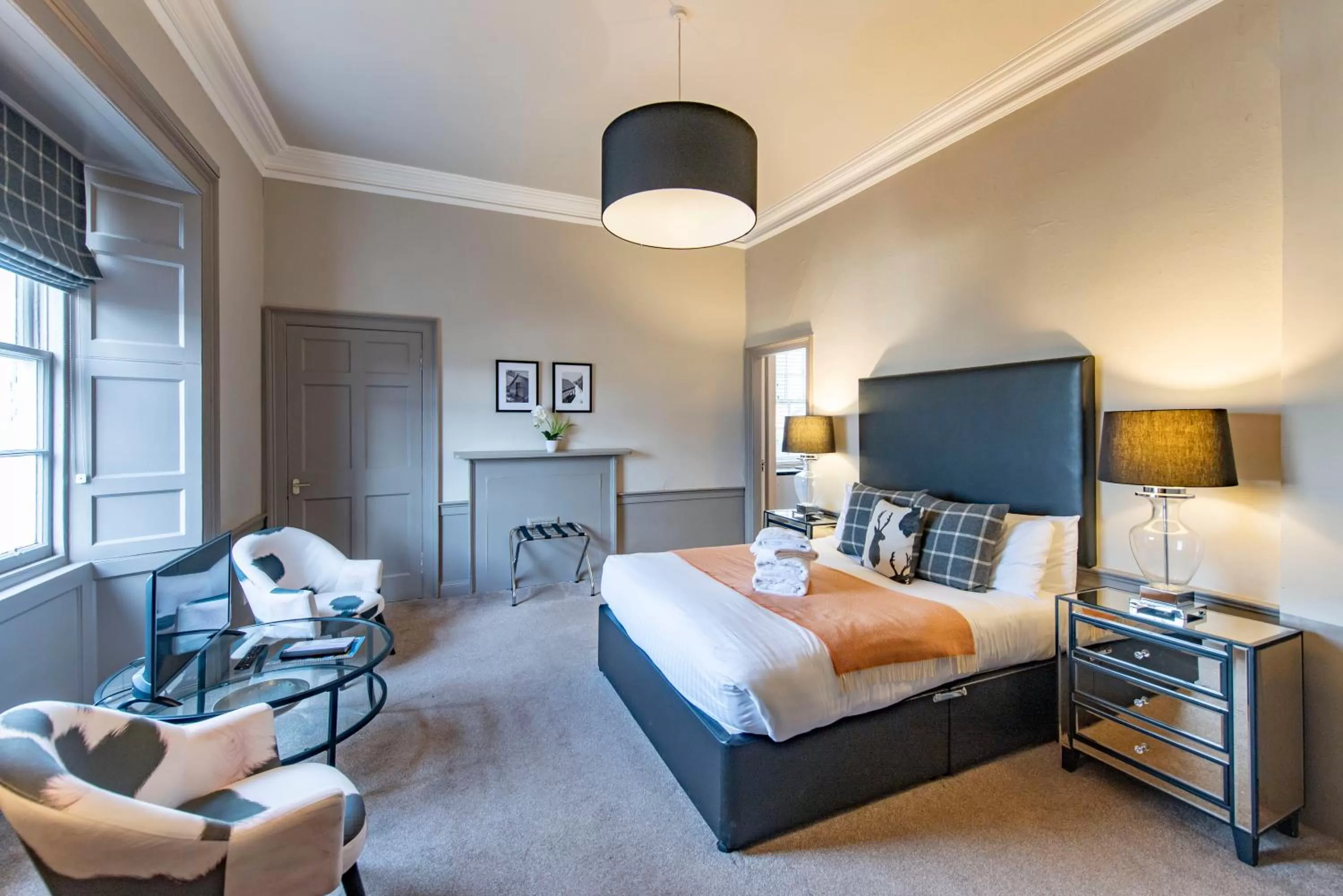 Photo of the whole room, Bed in The Allan Park