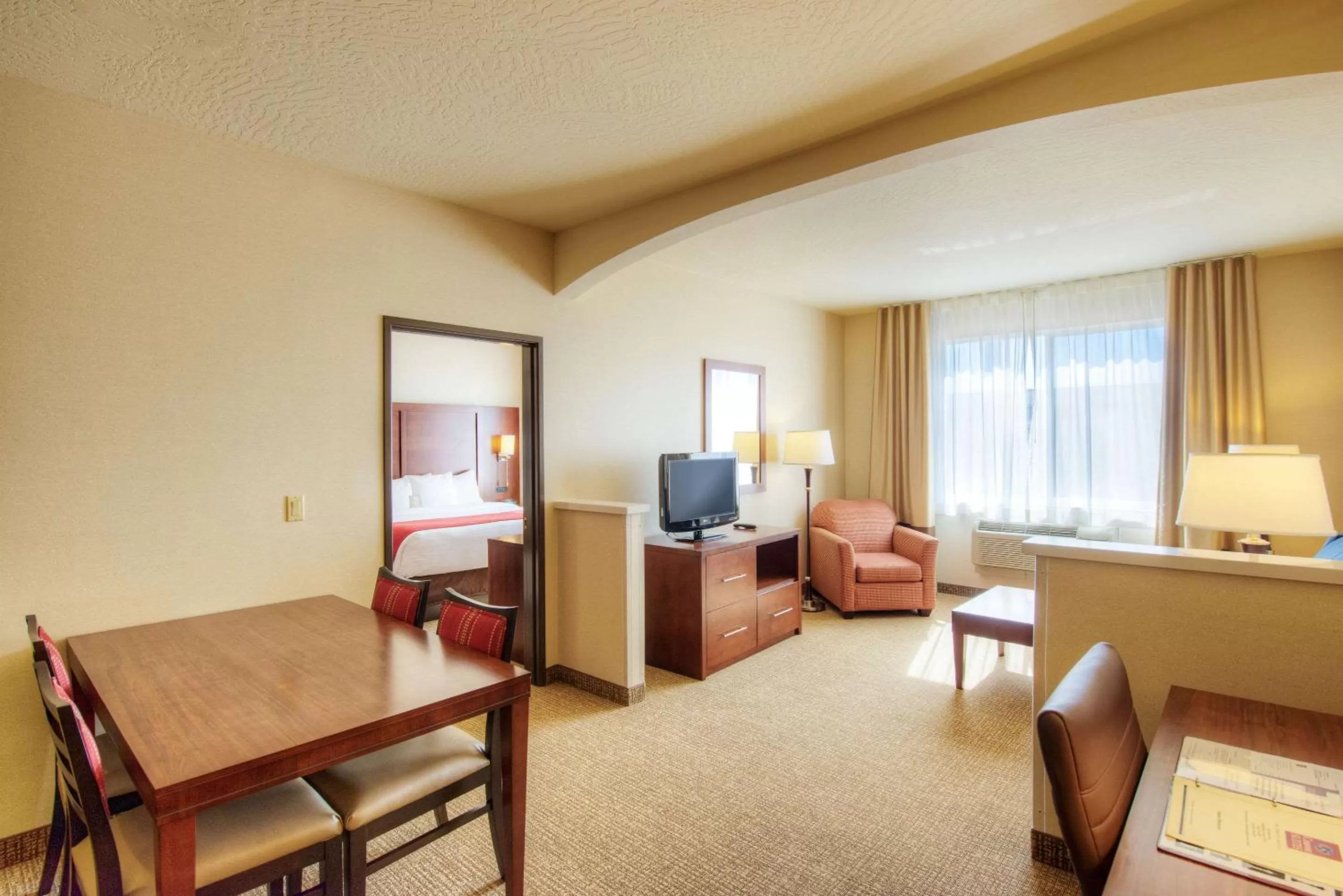 Bedroom, Bed in Comfort Suites Springfield-Eugene