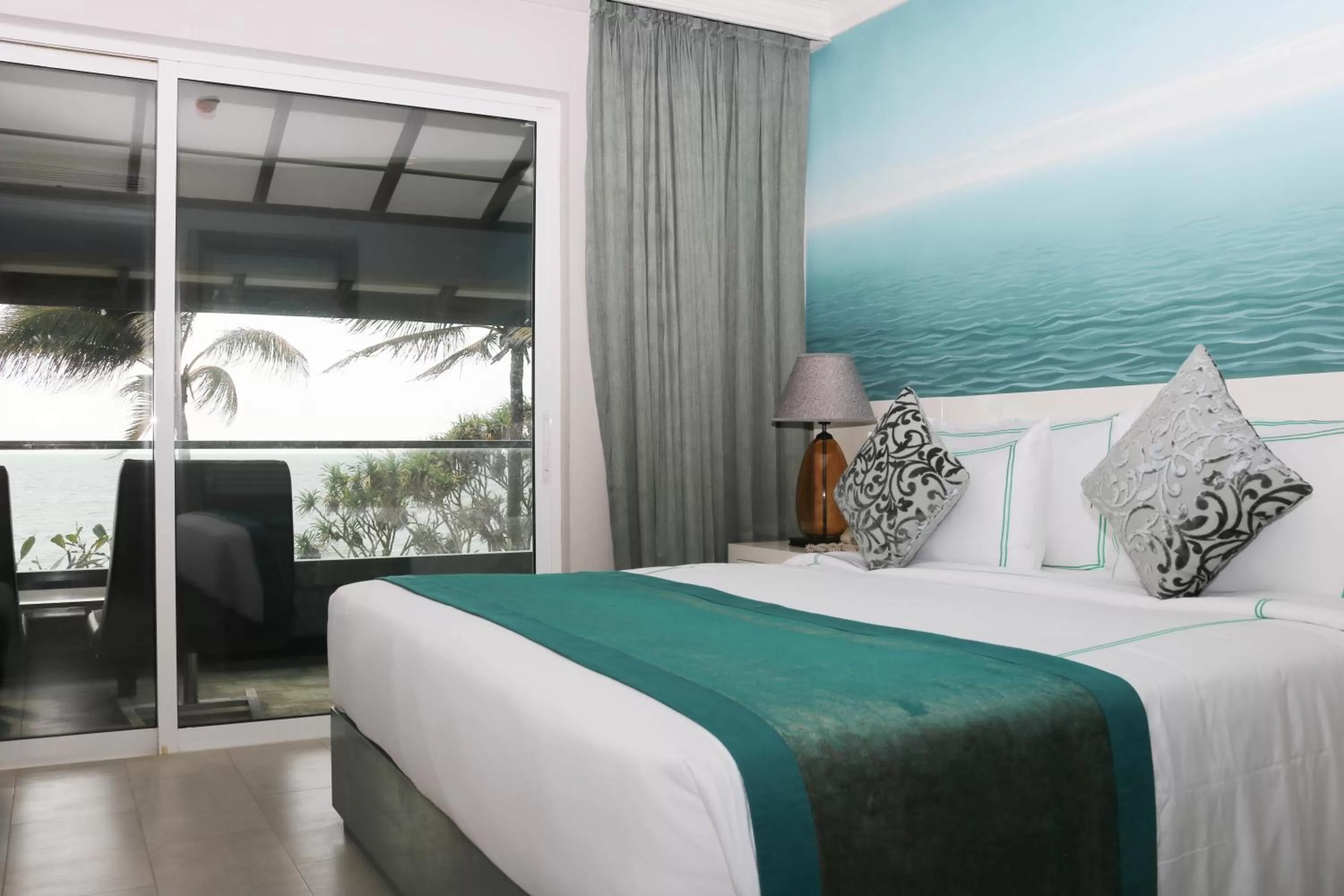 Bed in Earl's Regent Negombo "Golden Shore at Your Door - Find Your Dream Stay"