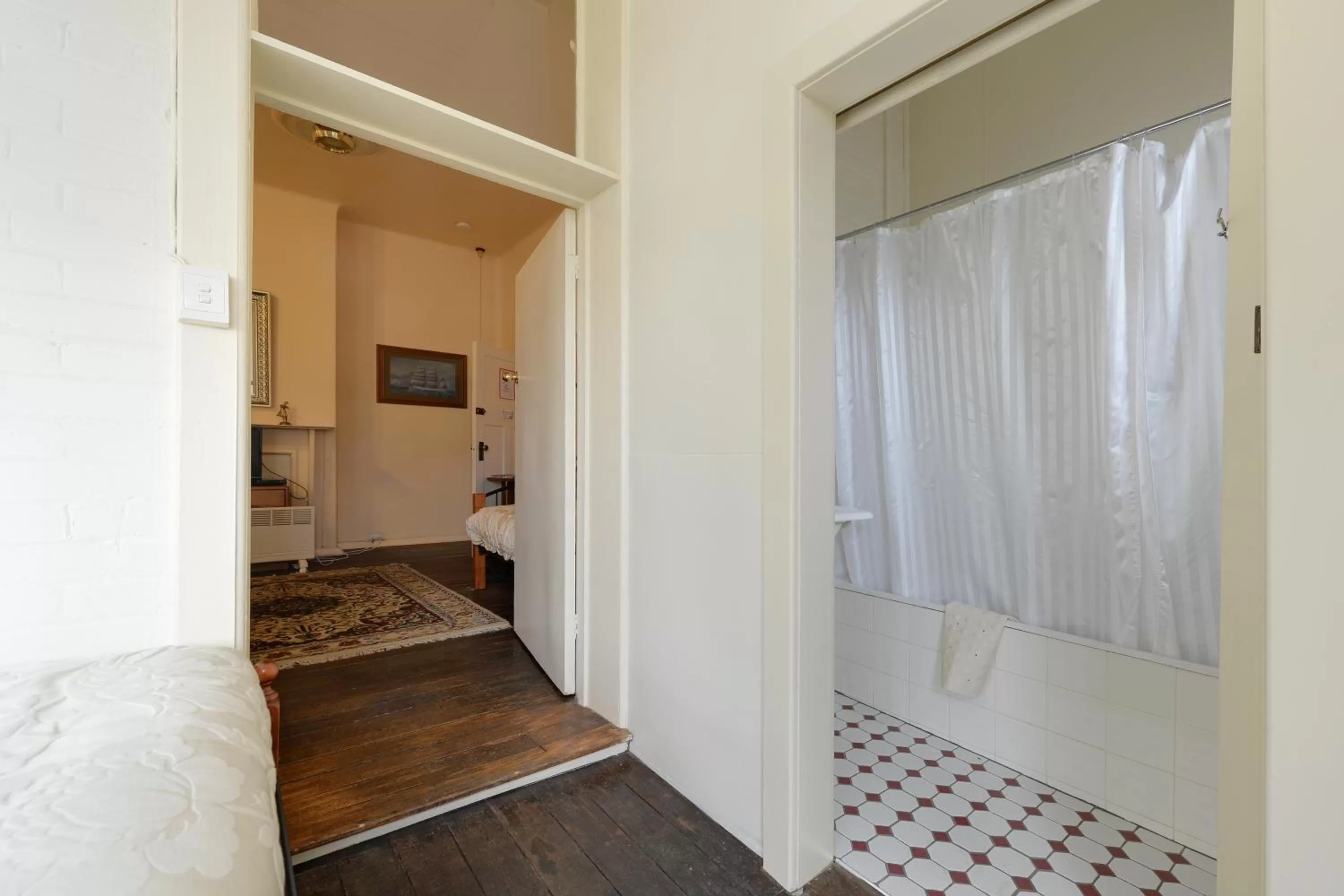 Bathroom in Edinburgh Gallery Bed & Breakfast