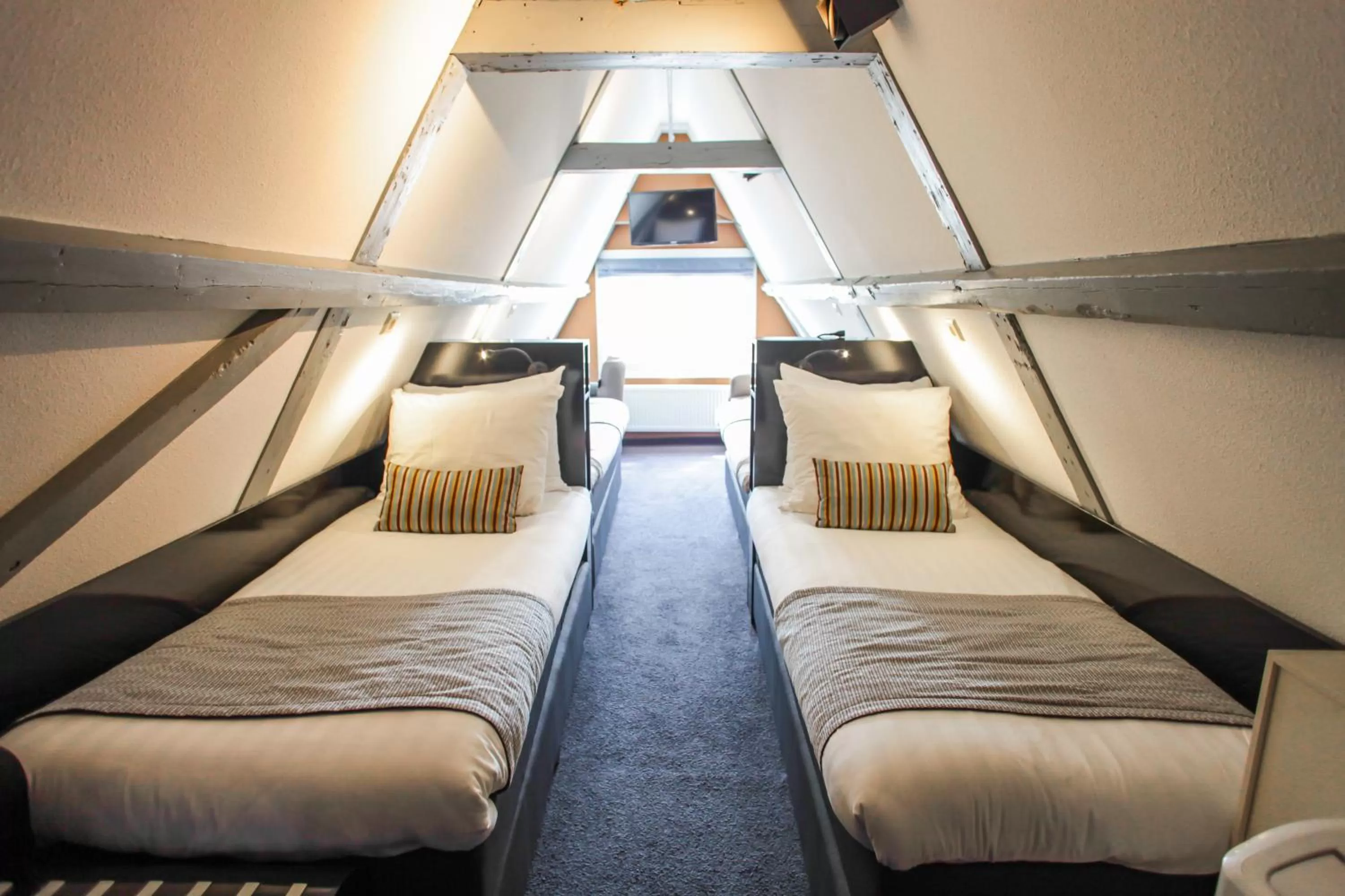 Bed in Hotel Mansion