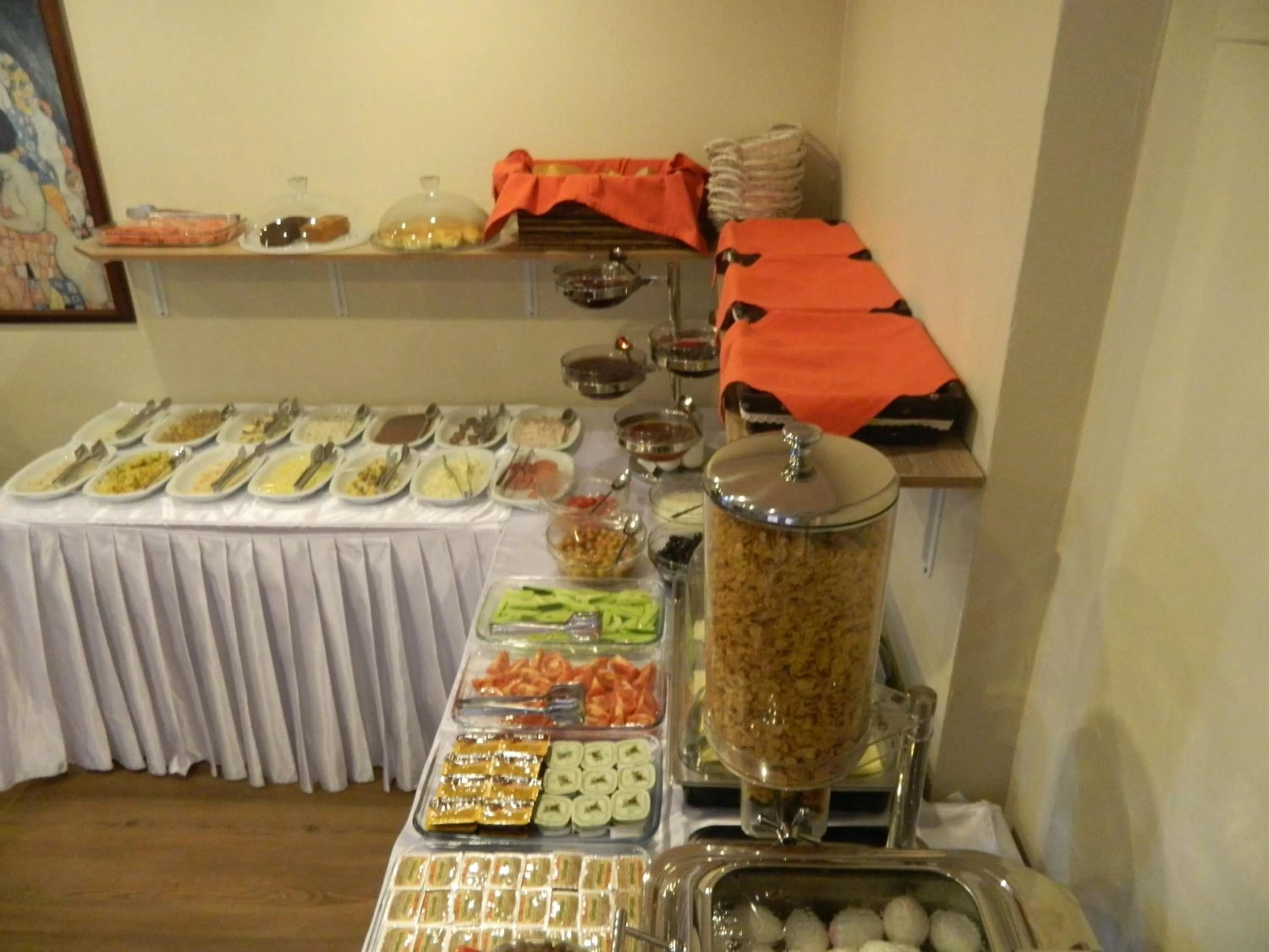 Buffet breakfast in Hotel Crowded House