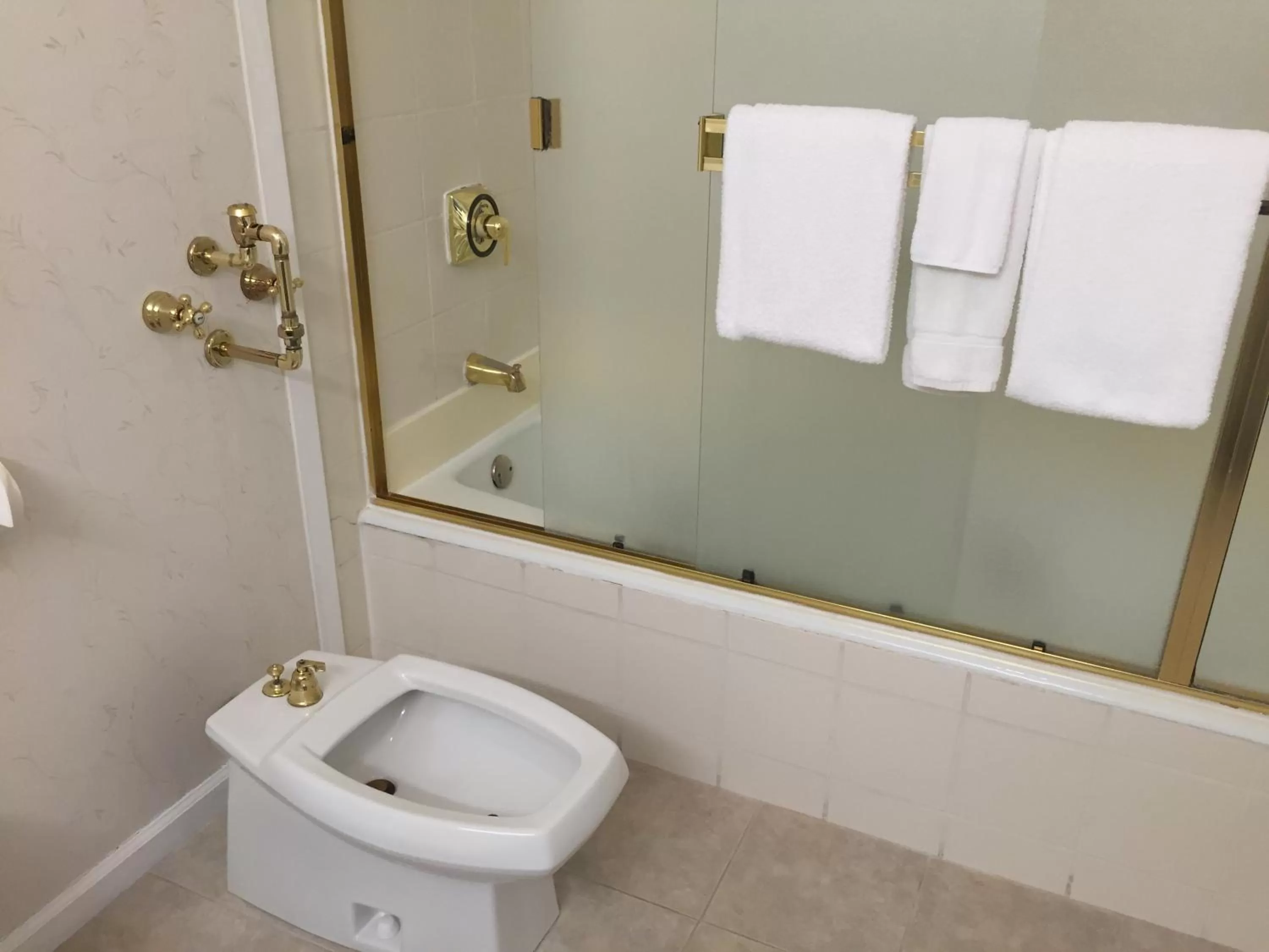 Bathroom in Beresford Arms