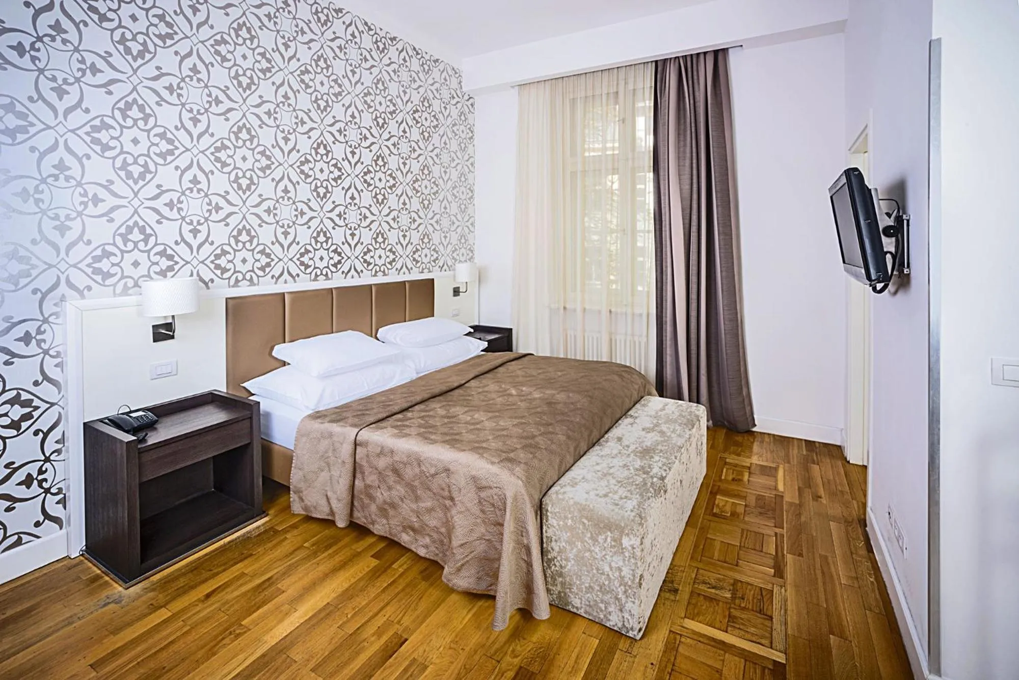 Photo of the whole room, Bed in Deminka Palace