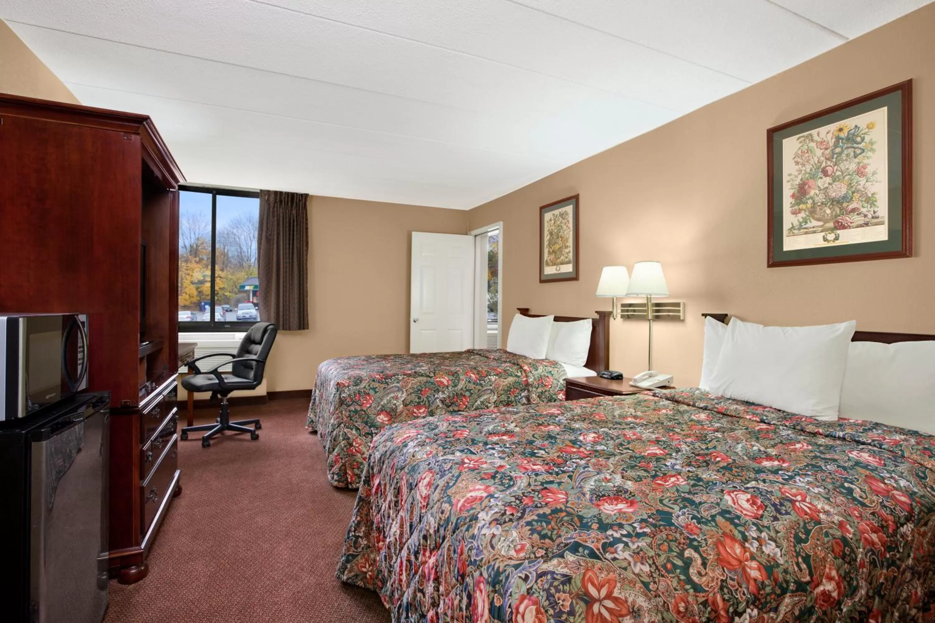 Bed in Days Inn by Wyndham Hagerstown I-70