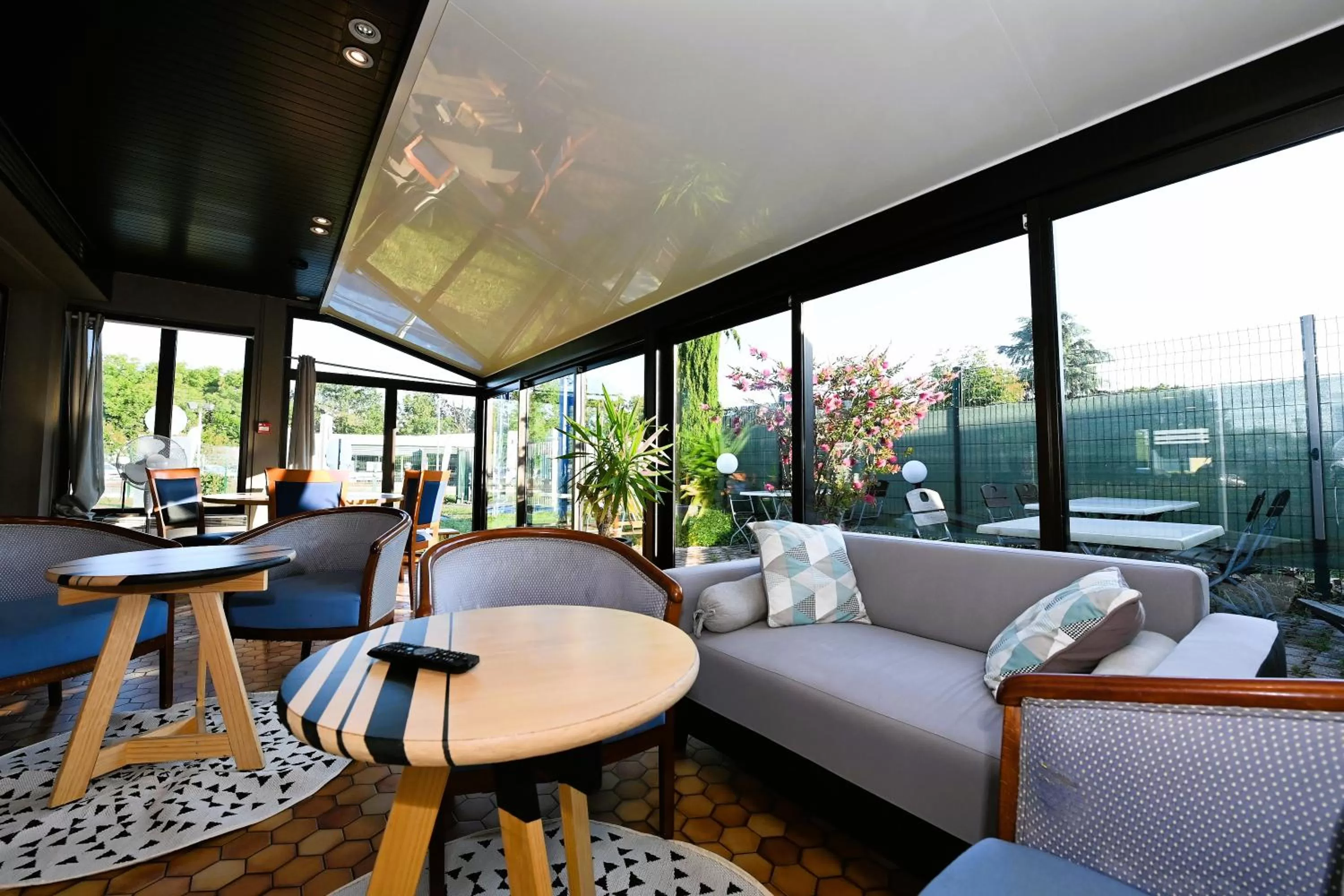 Communal lounge/ TV room in Kyriad Tarbes Odos