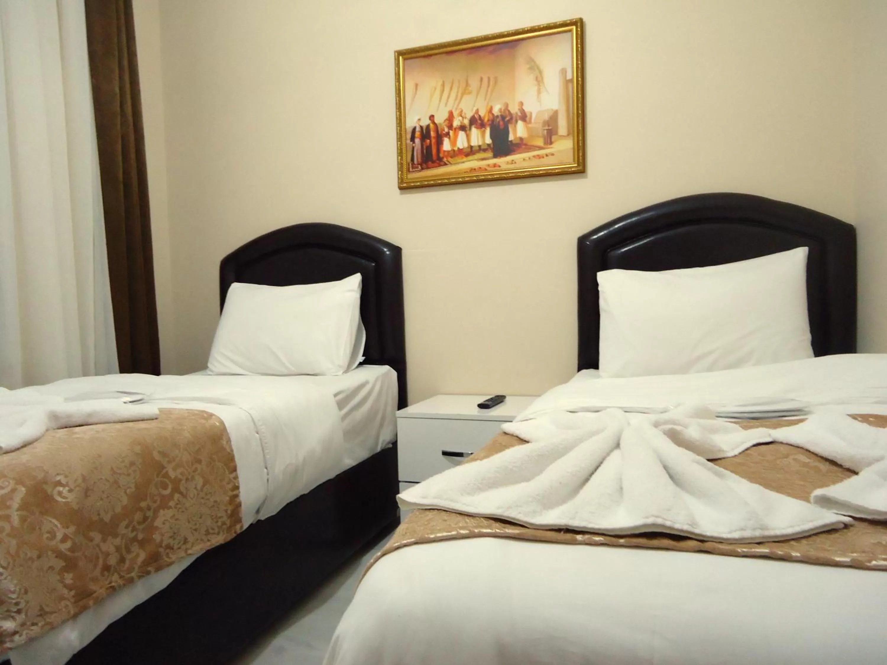 Photo of the whole room, Bed in Tolga Hotel