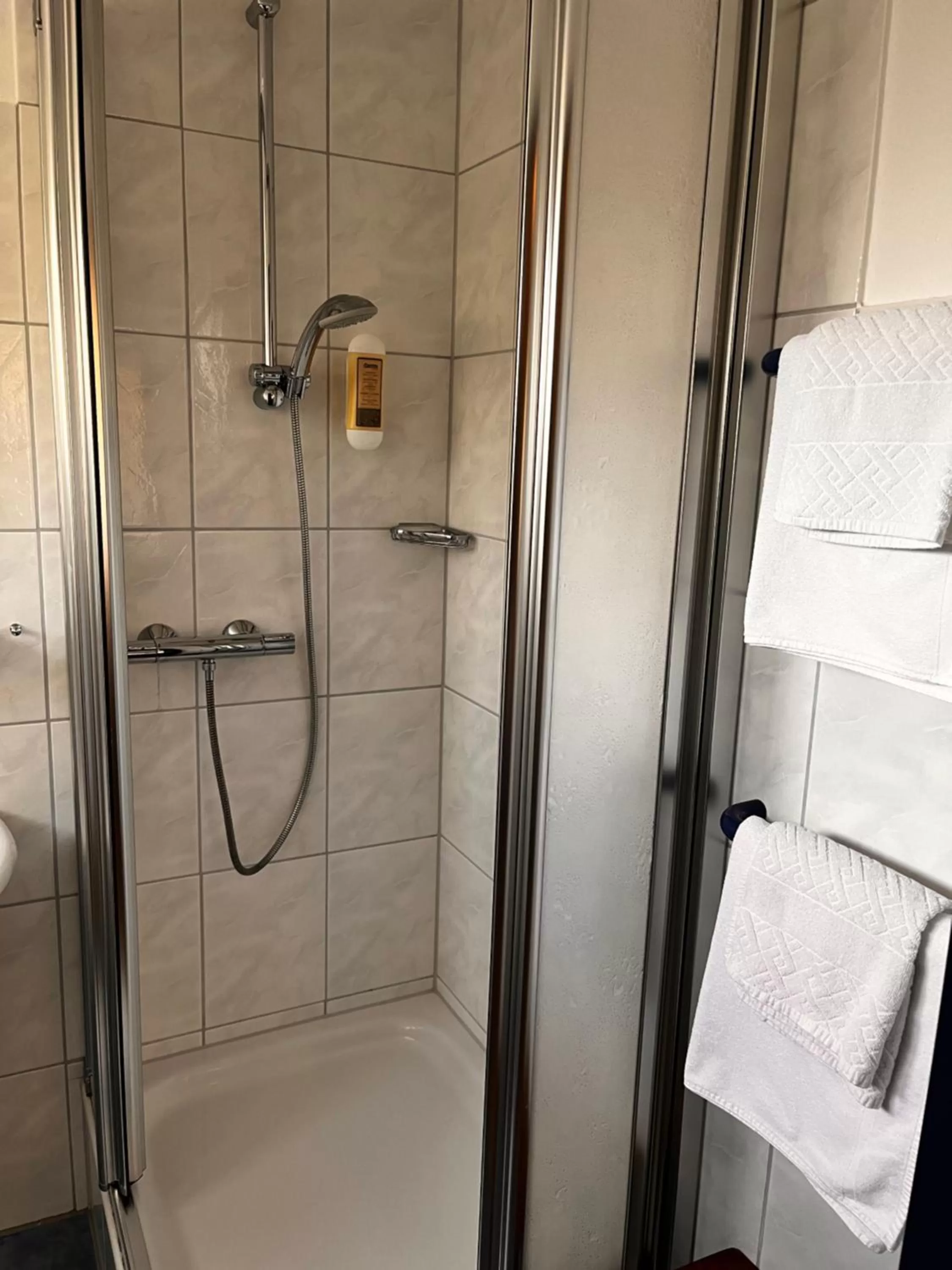 Shower, Bathroom in Casa Milix - Bed & Breakfast