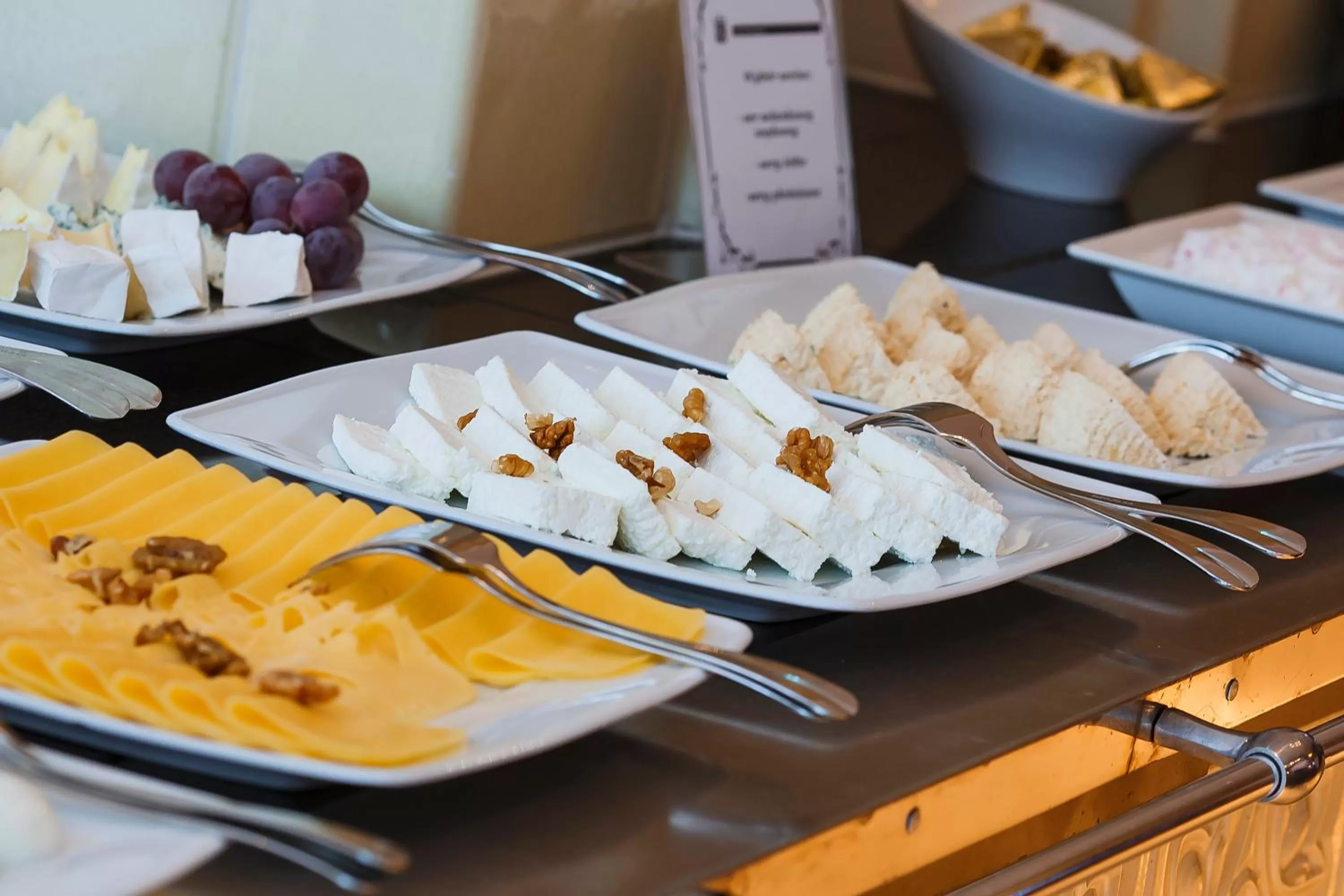 Buffet breakfast in Hotel Król Kazimierz