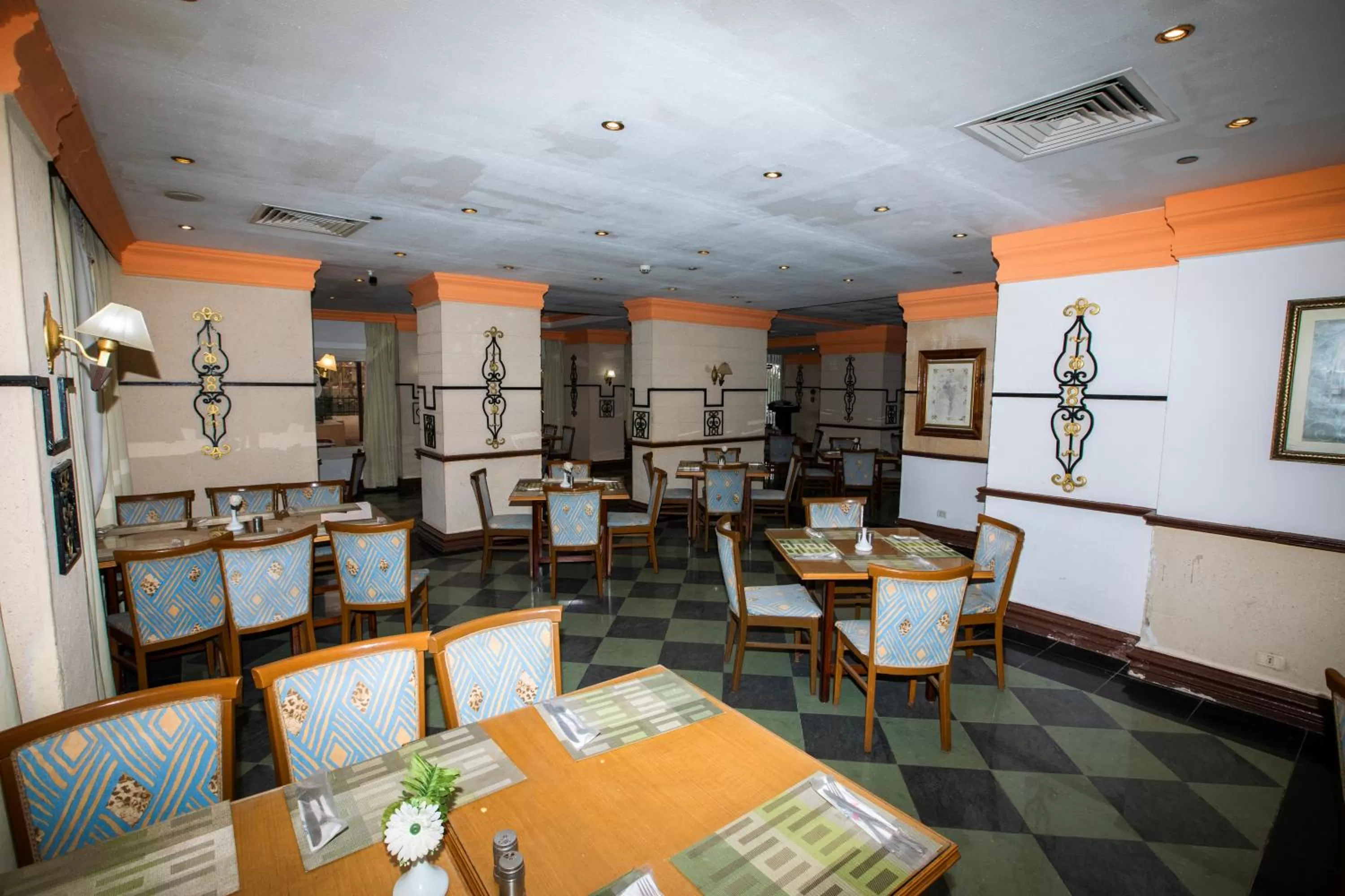 Restaurant/places to eat in AIFU Hotel El Montazah Alexandria