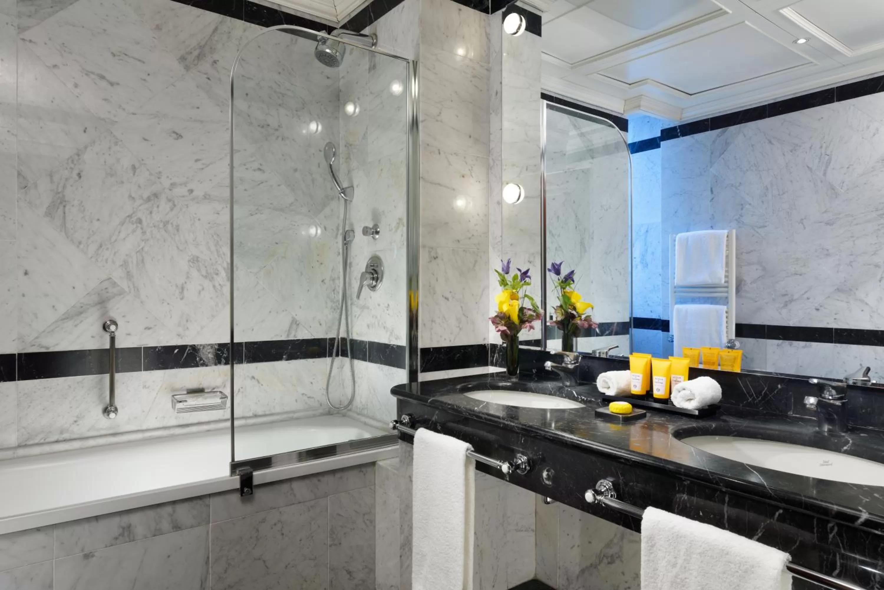 Bathroom in Hotel Splendide Royal - The Leading Hotels of the World