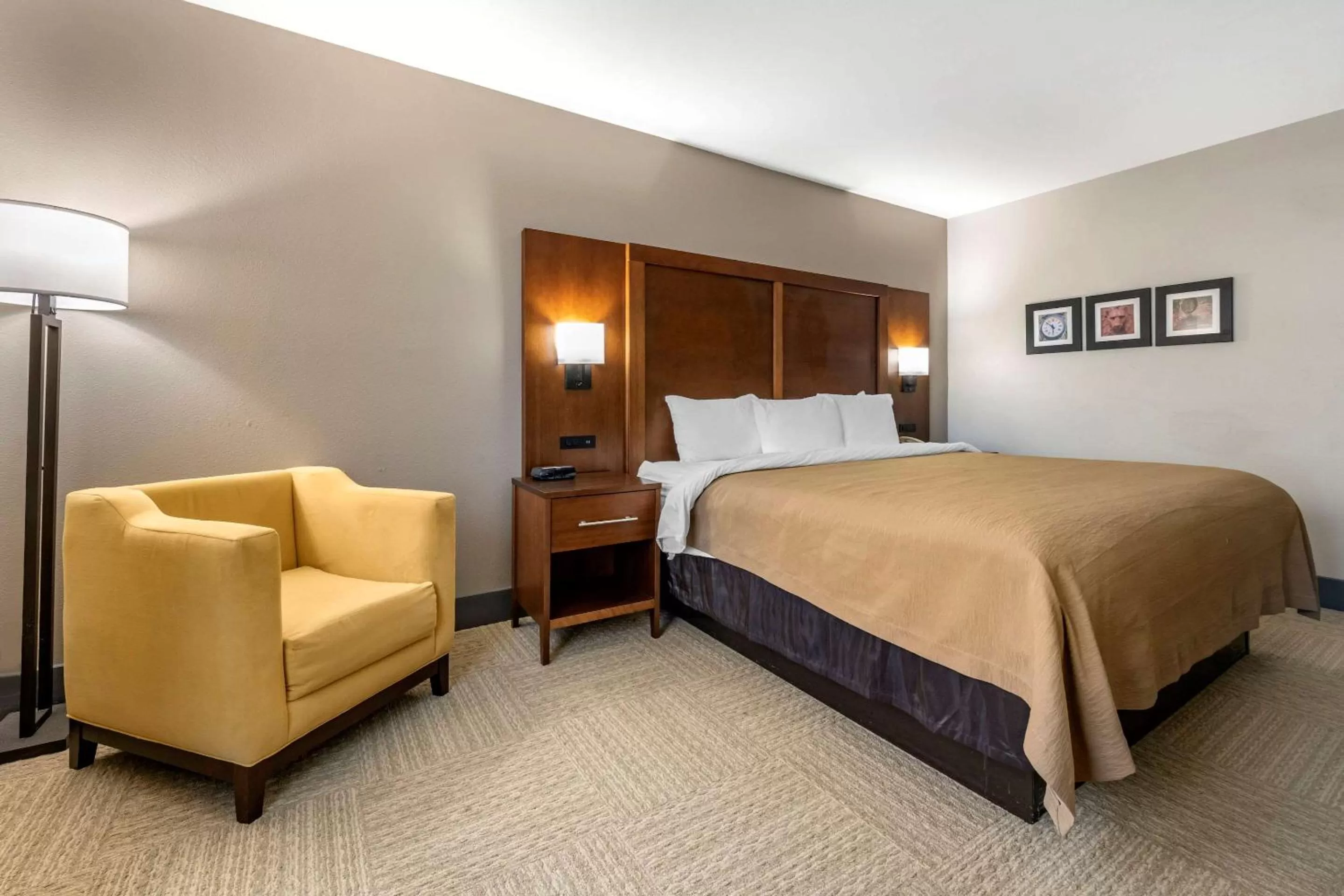 King Room with Roll-In Shower - Accessible/Non-Smoking in Comfort Inn & Suites Saint Augustine