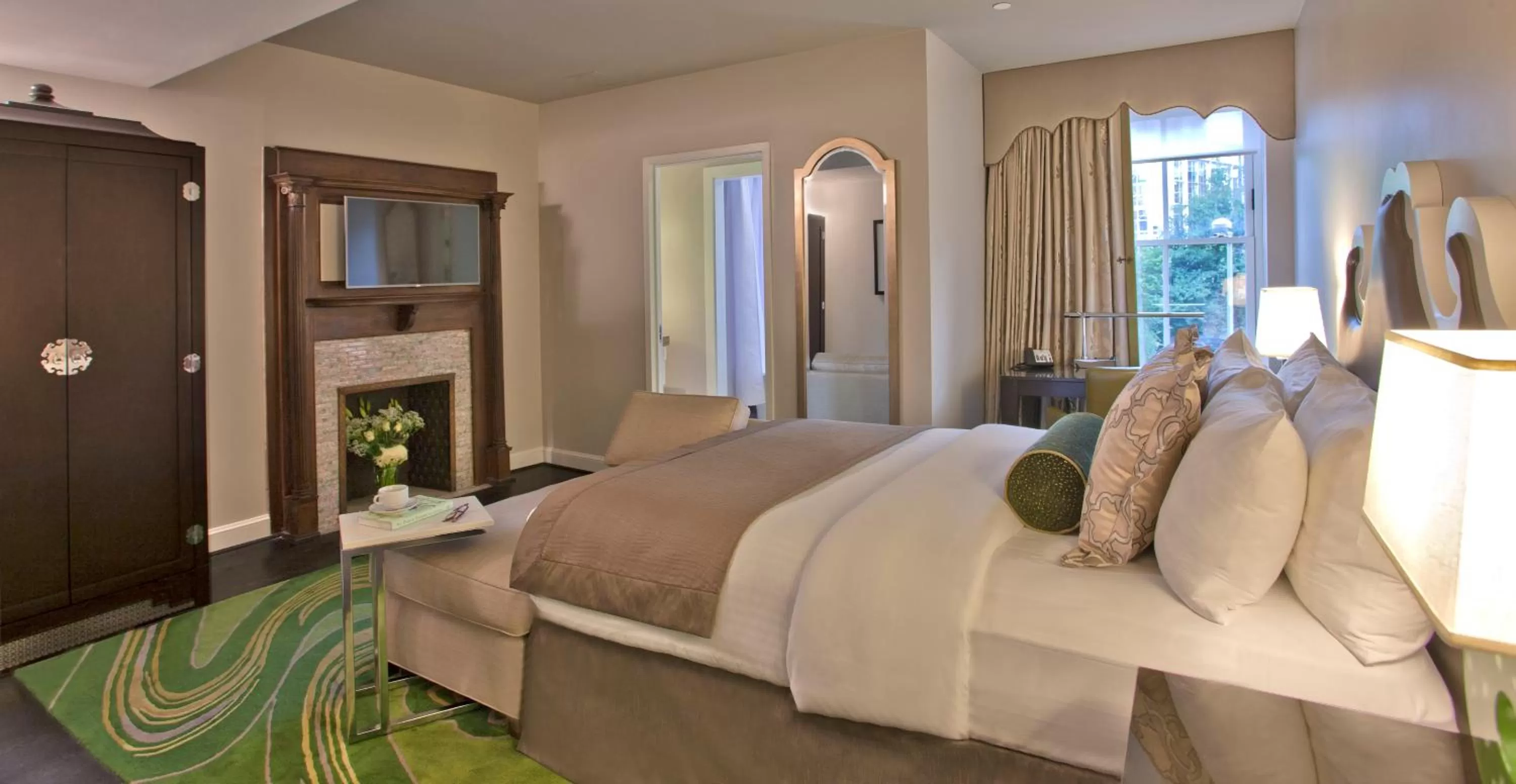 Photo of the whole room, Bed in Morrison Clark Inn Washington DC Convention Center