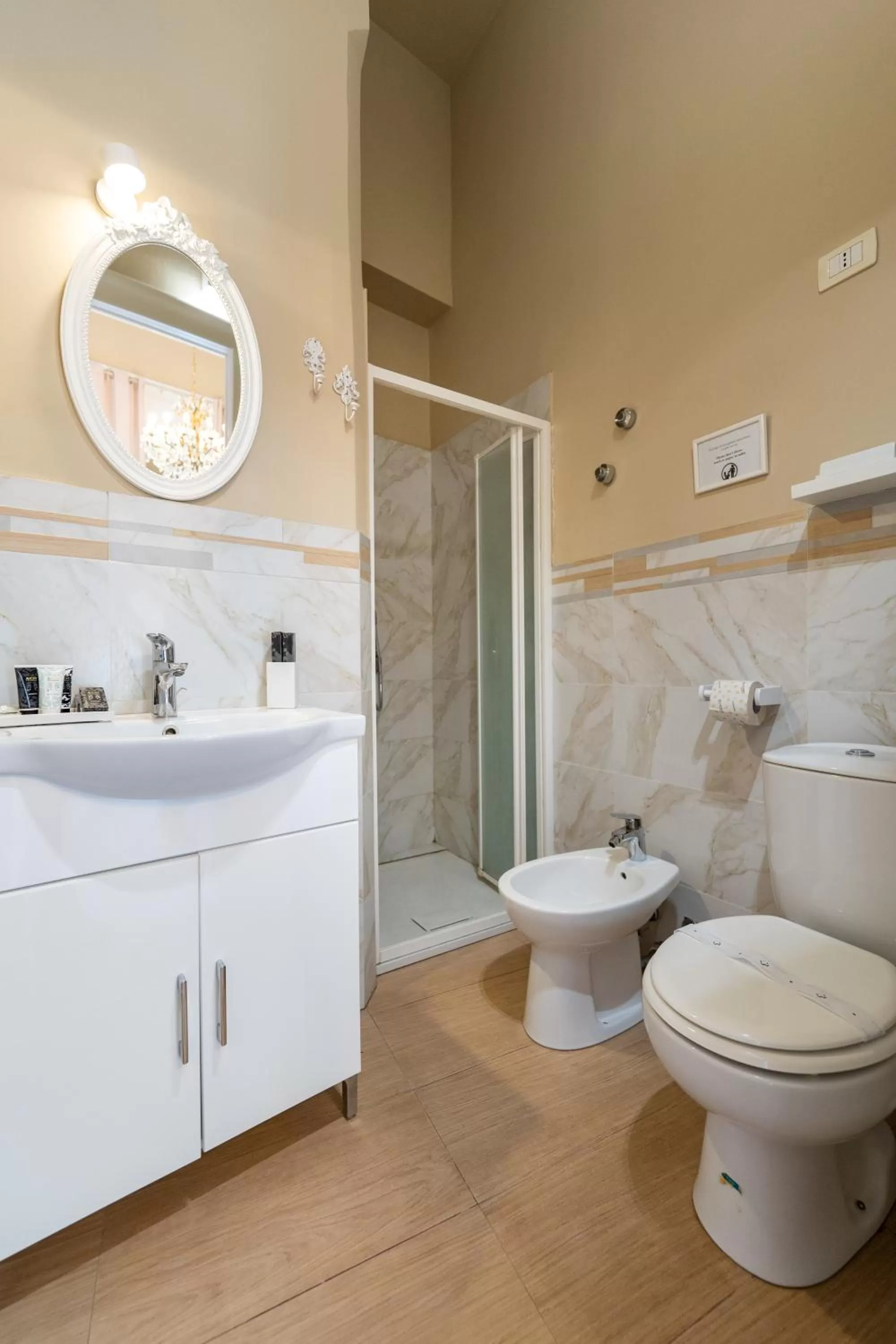 Shower in Joy's Bnb Ortigia