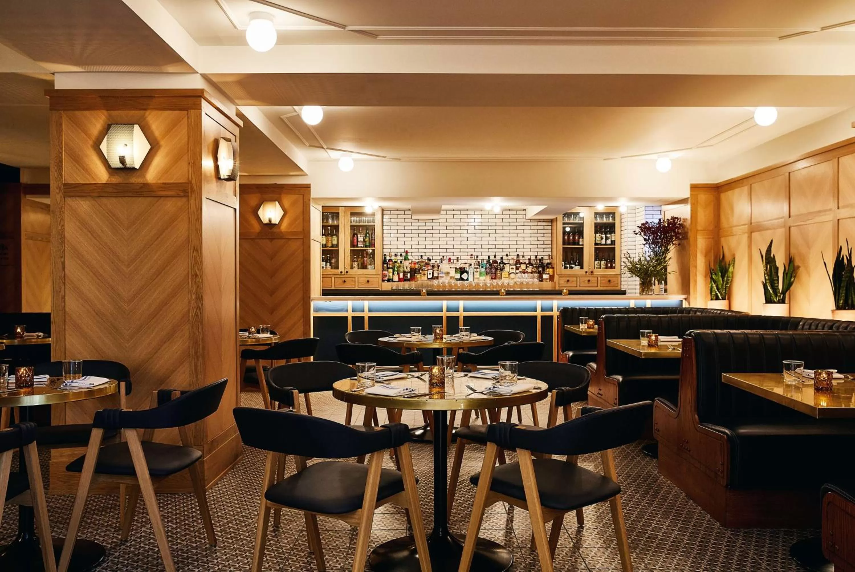 Restaurant/places to eat in Hotel Revival Baltimore