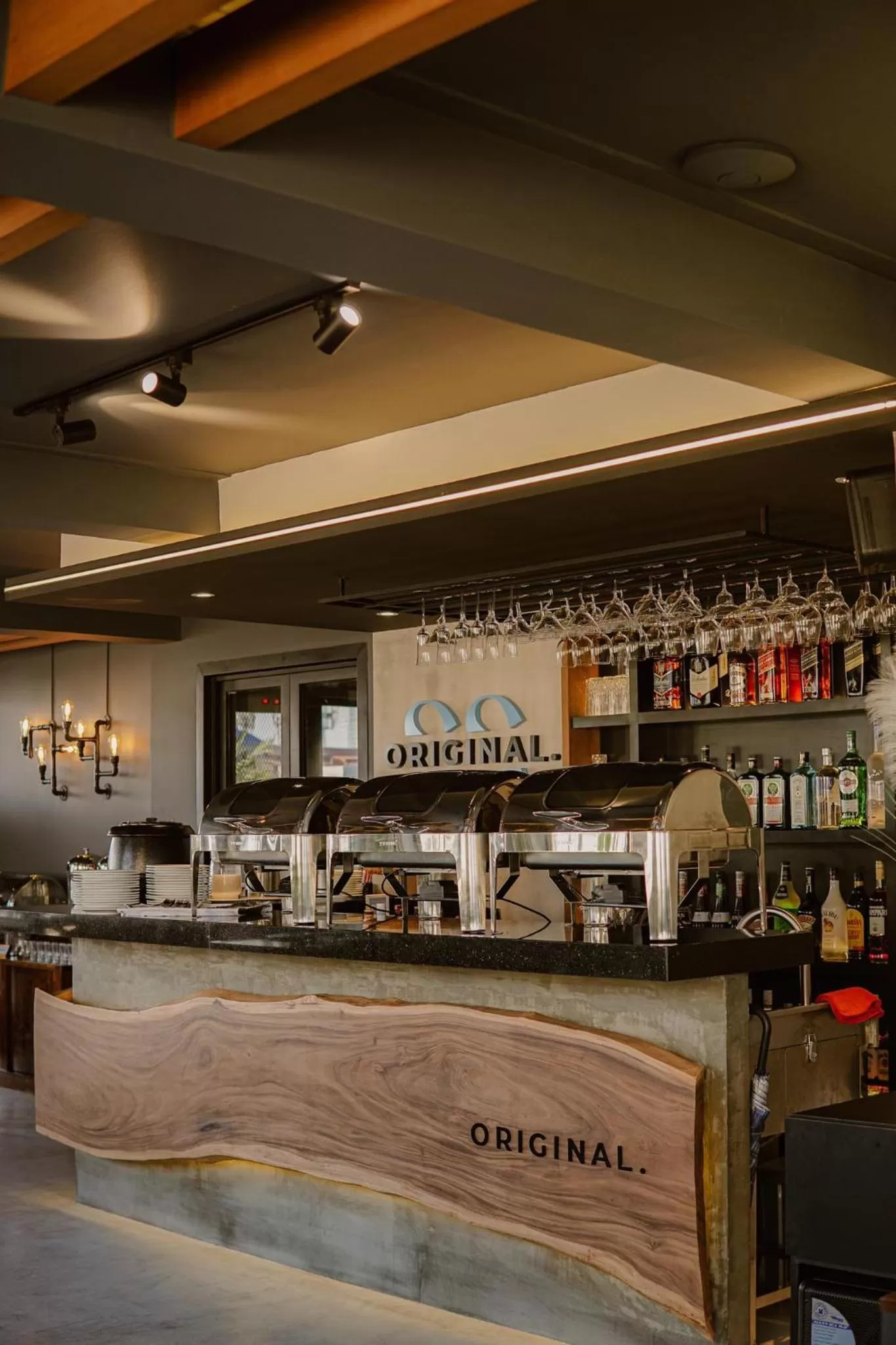 Restaurant/places to eat in SERENE Stays Hotel