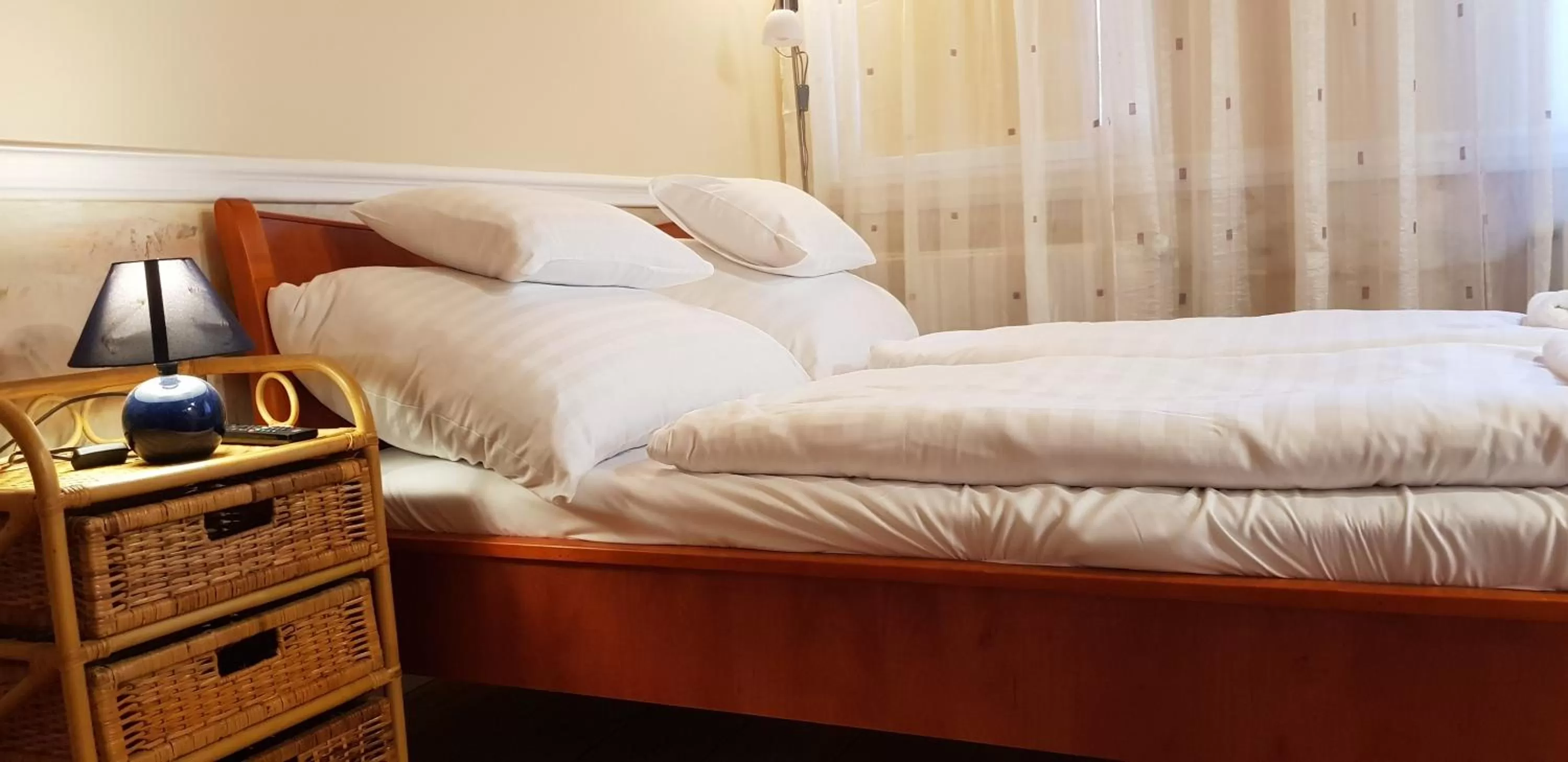 Bed in Central Panzió Gyula