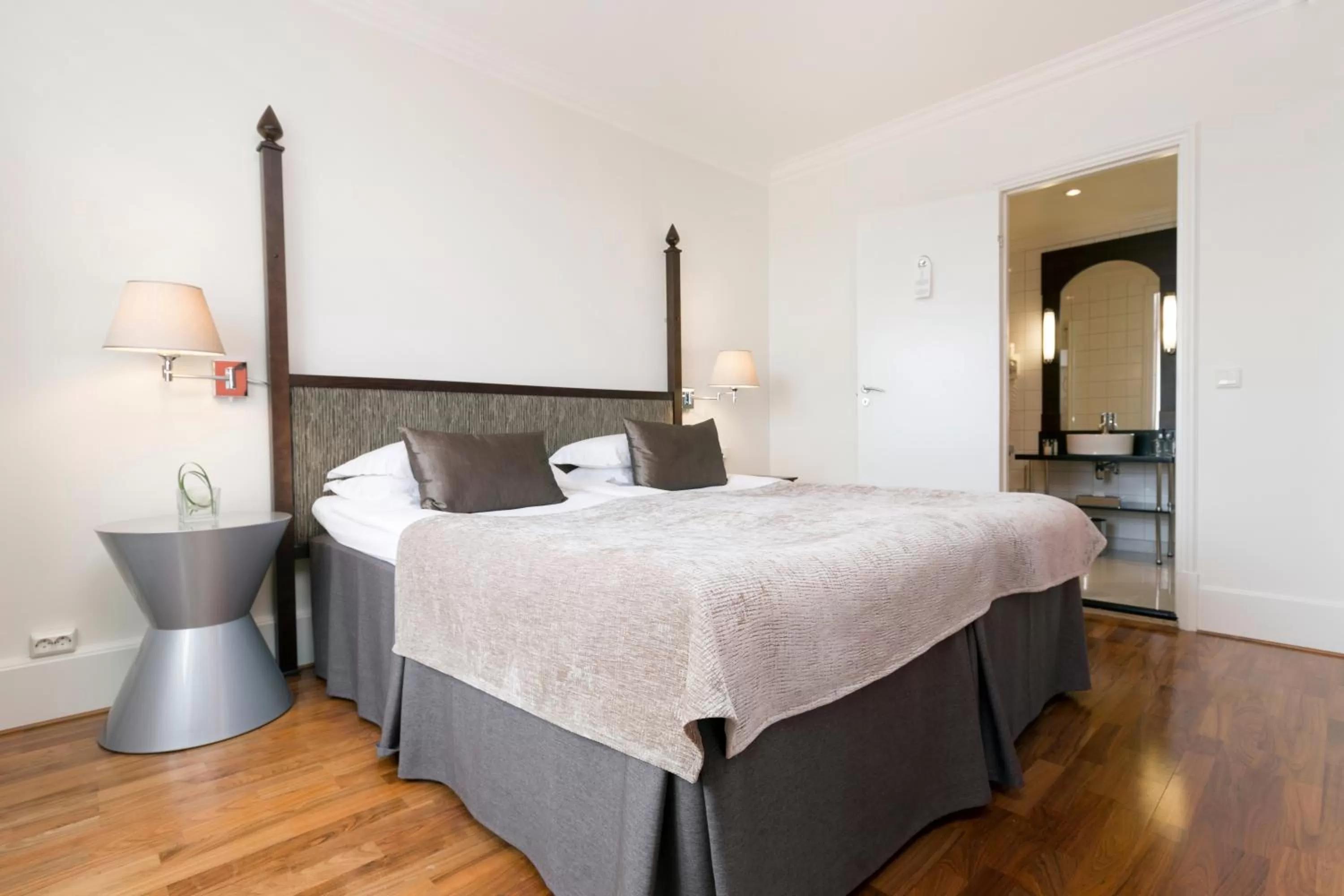 Bedroom, Bed in Elite Park Avenue Hotel