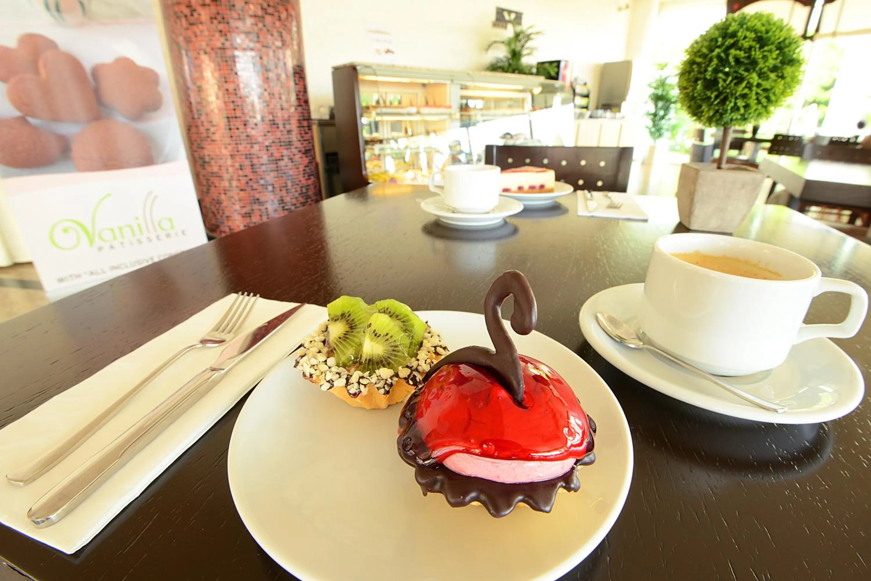 Food and drinks in Blue Bay Platinum