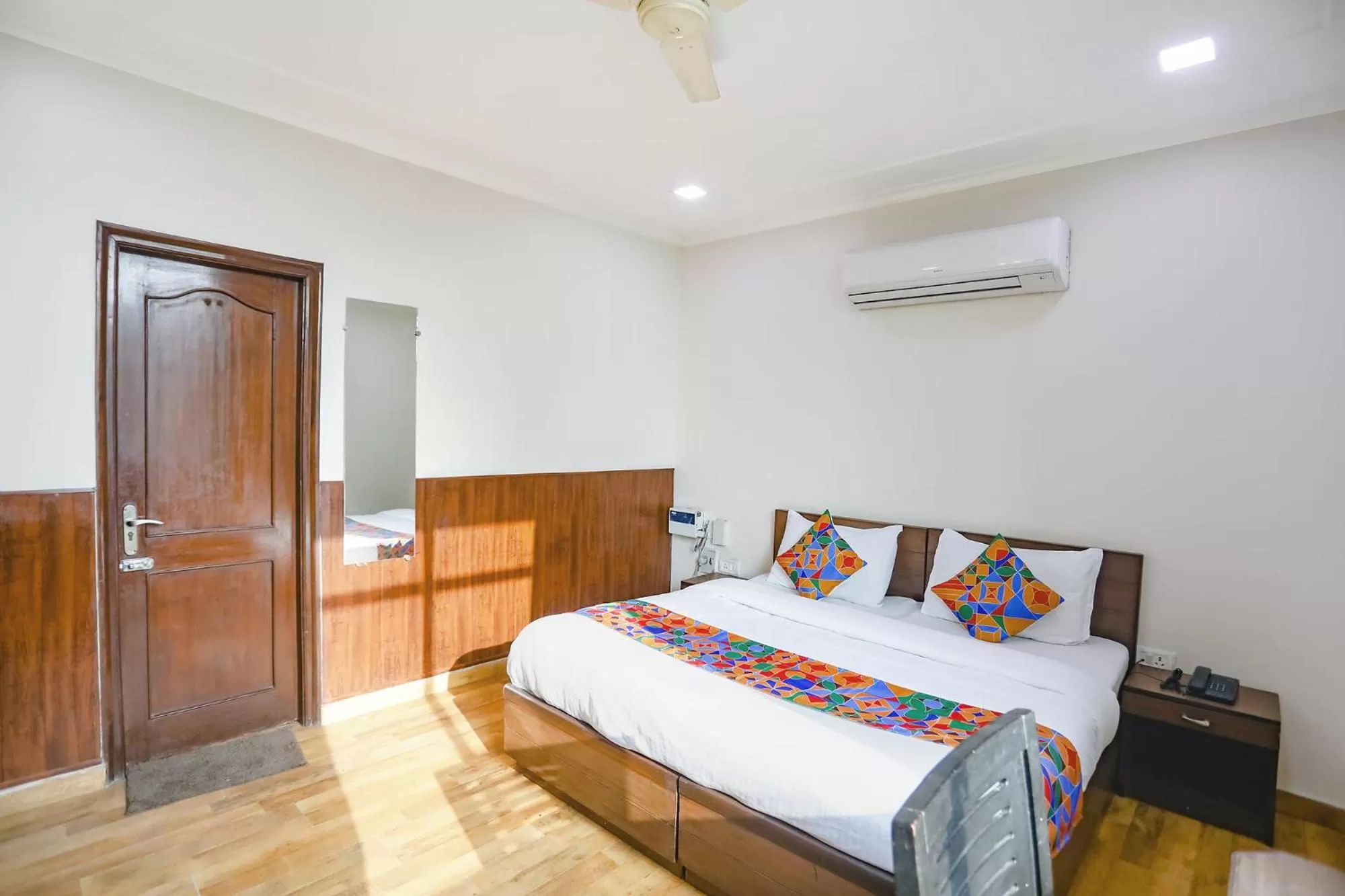Bed in FabHotel Hexa Ghaziabad