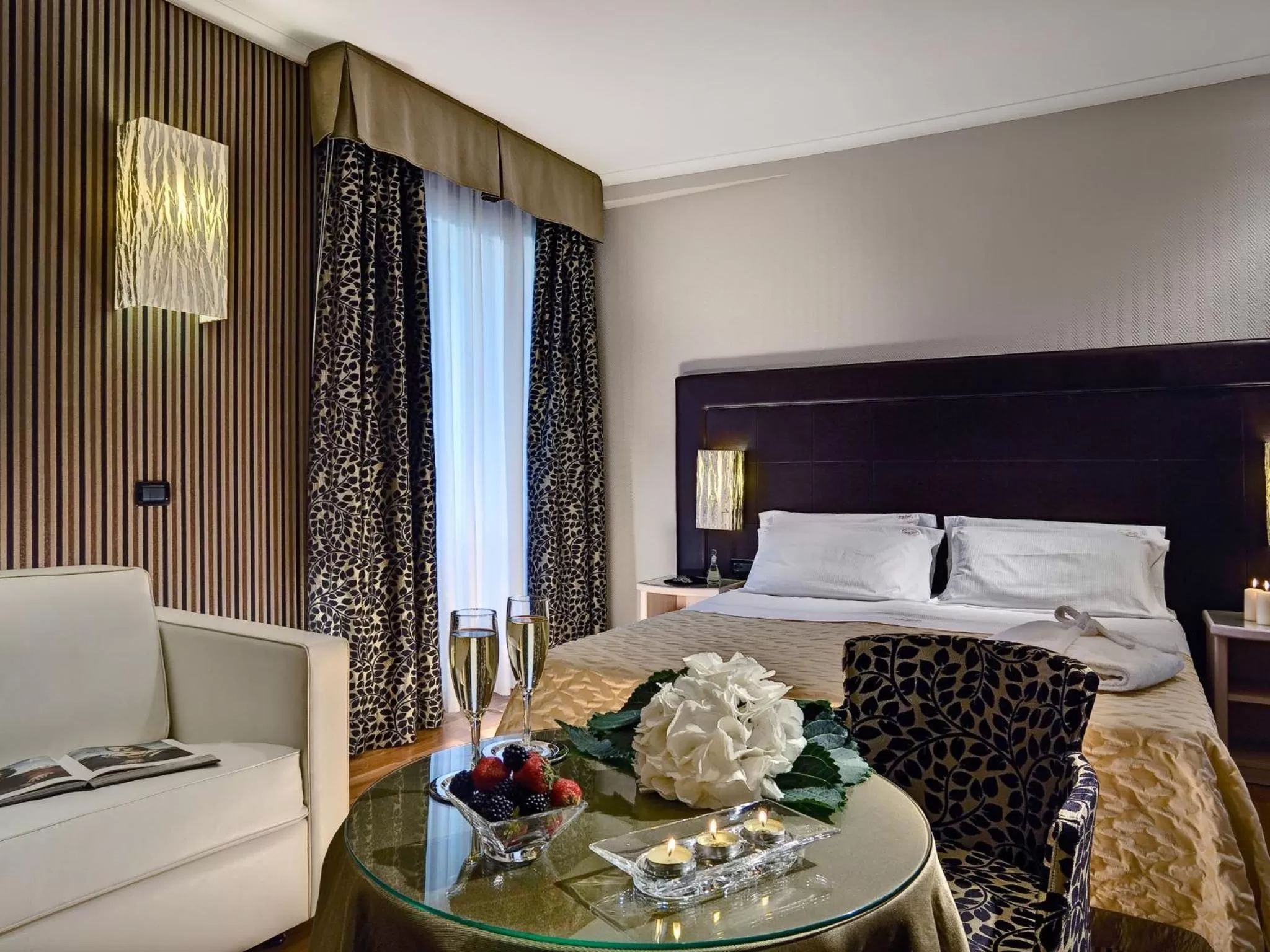 Seating area, Bed in Hotel Eliseo Terme