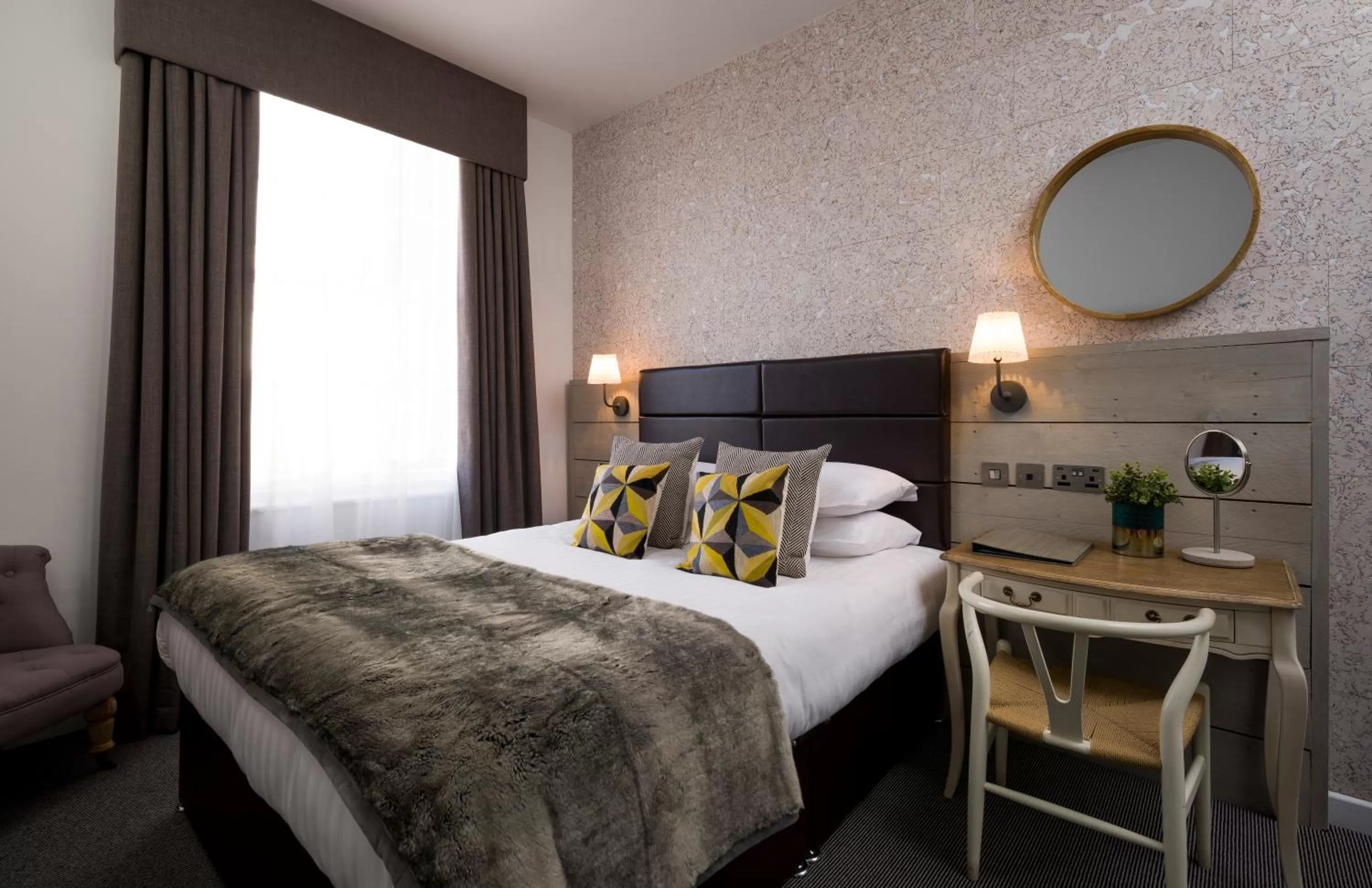 Photo of the whole room, Bed in Jorvik House